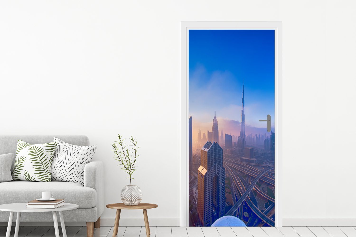 MuchoWow Türtapete Ein 75x205 des Stadt bedruckt, St), Tür, cm Matt, für Winkel (1 Sonnenlichts auf die Fototapete Dubai, fantastischer Türaufkleber