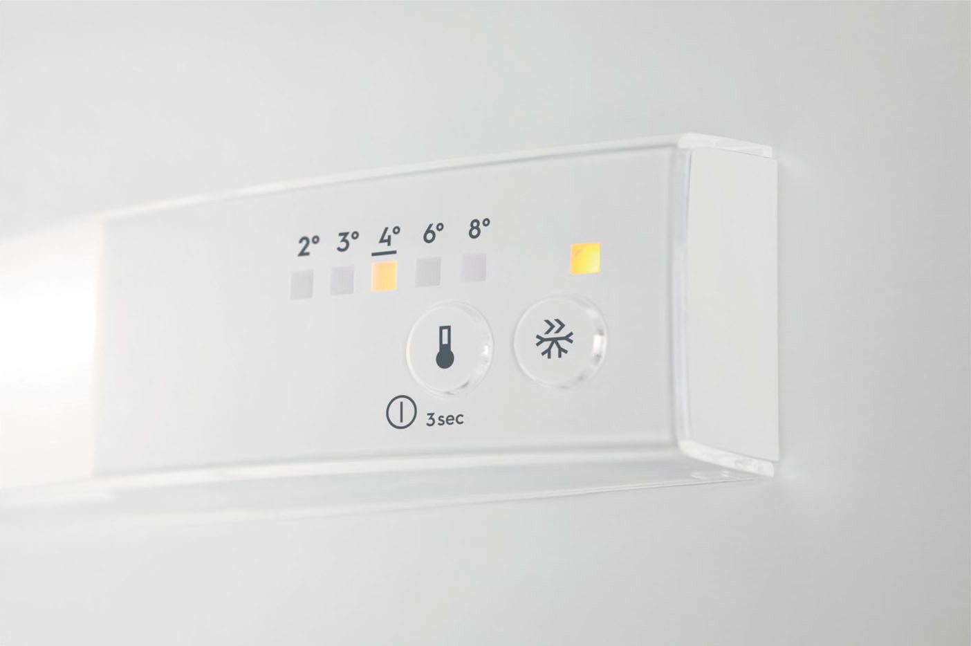 AEG Einbaukühlschrank Serie 5000 OSF5O881EE, 88,1 cm hoch, 58,8 cm breit, 124 Liter, 4-Sterne-Gefrierfach, variable Glasablagen, Dekorfähig
