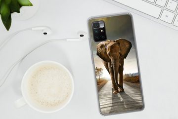 MuchoWow Handyhülle Elefant - Straße - Tiere - Sonnenuntergang - Landschaft, Phone Case, Handyhülle Xiaomi Redmi 10, Silikon, Schutzhülle