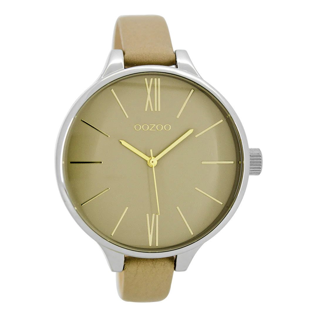 OOZOO Quarzuhr XXL Damenuhr C8636 – 45mm Analoguhr mit sandfarbenem Zifferblatt, silberfarbenem Gehäuse und Lederarmband für elegante Looks
