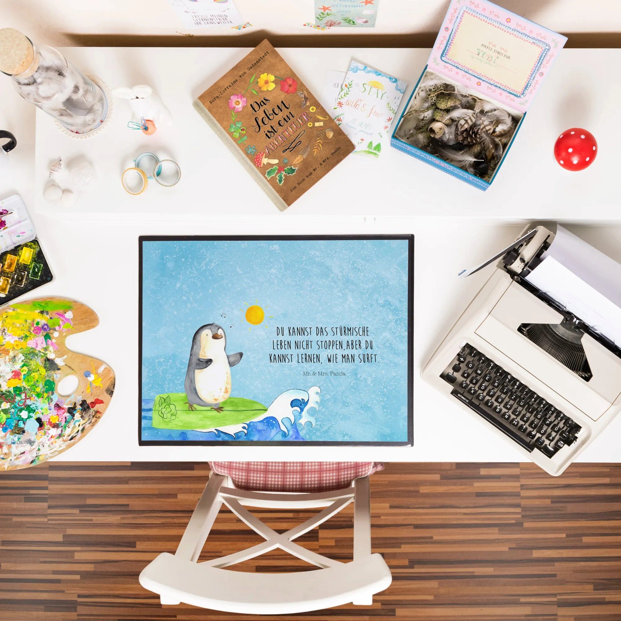 Thumbnail - Mr. & Mrs. Panda Schreibtischunterlage Pinguin Surfer - Eisblau - Geschenk, Schreibwaren, Schreibunterlage, (Packung, 1 ...