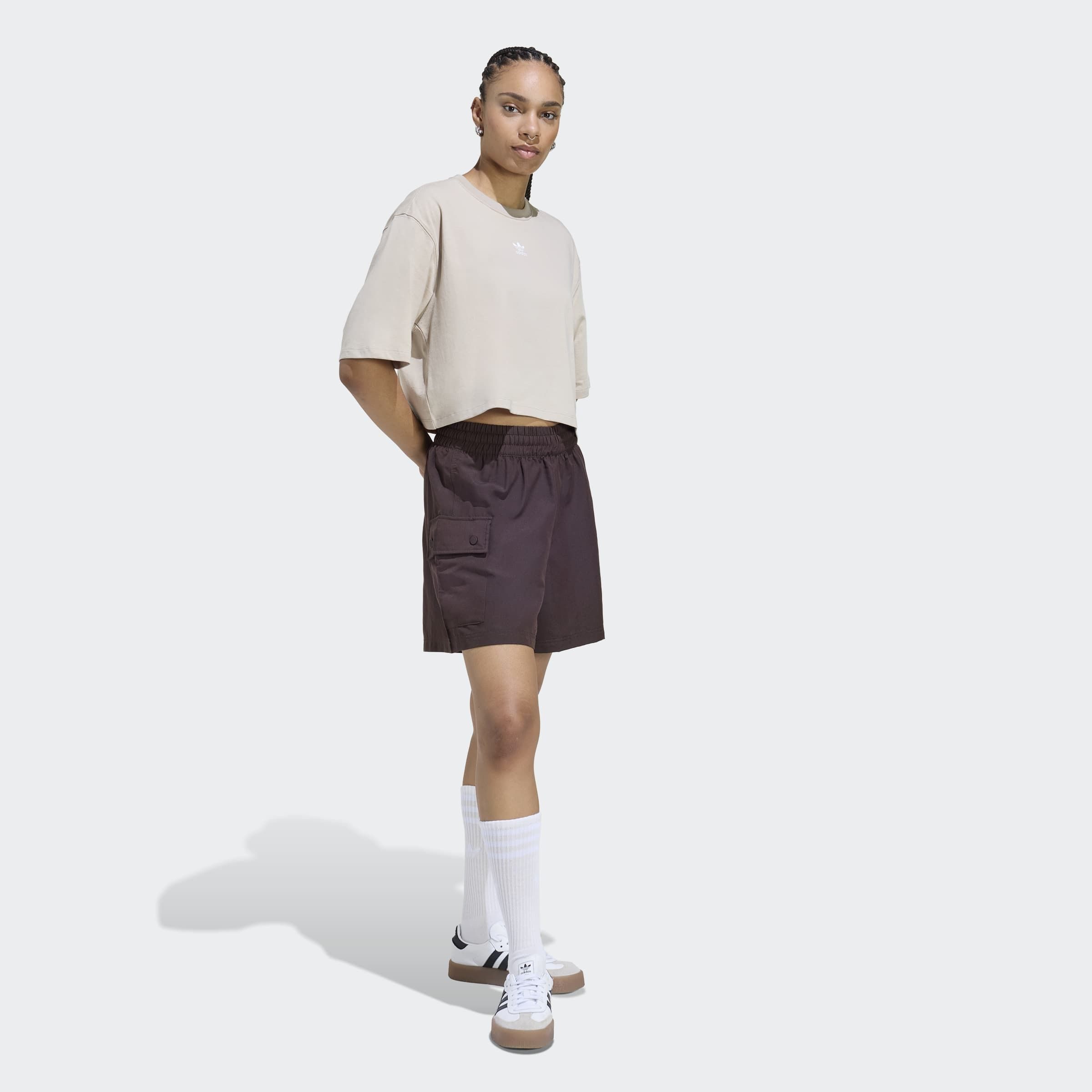 adidas Originals T-Shirt ESSENTIALS CROP mit Rundhalsausschnitt, ohne Verschluss, in normaler Länge – Bild 5 von 5
