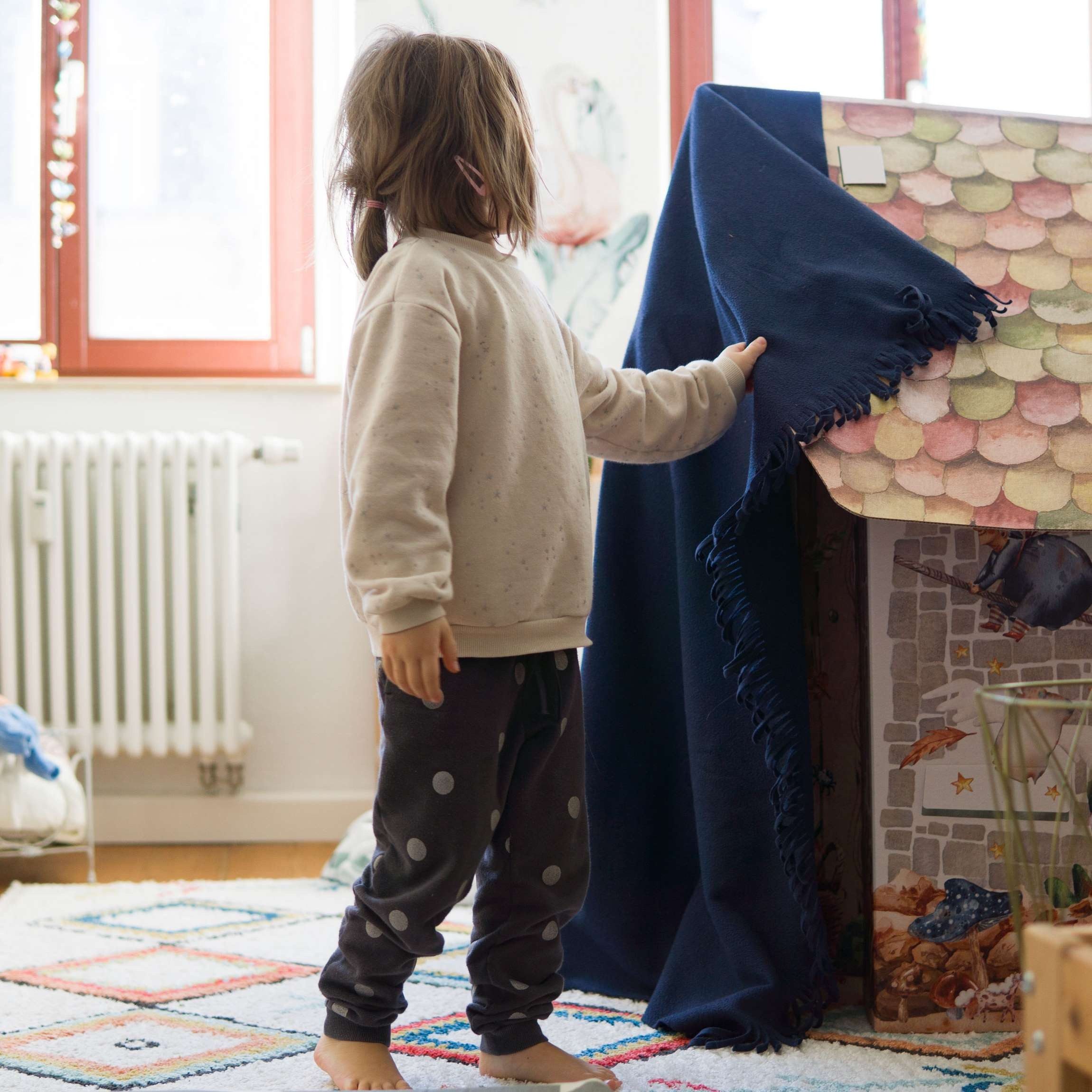 FOLDZILLA Spielhaus Platzsparendes Spielhaus weiß zum Bemalen / Bekleben, Schneller Auf- und Abbau ohne Werkzeuge