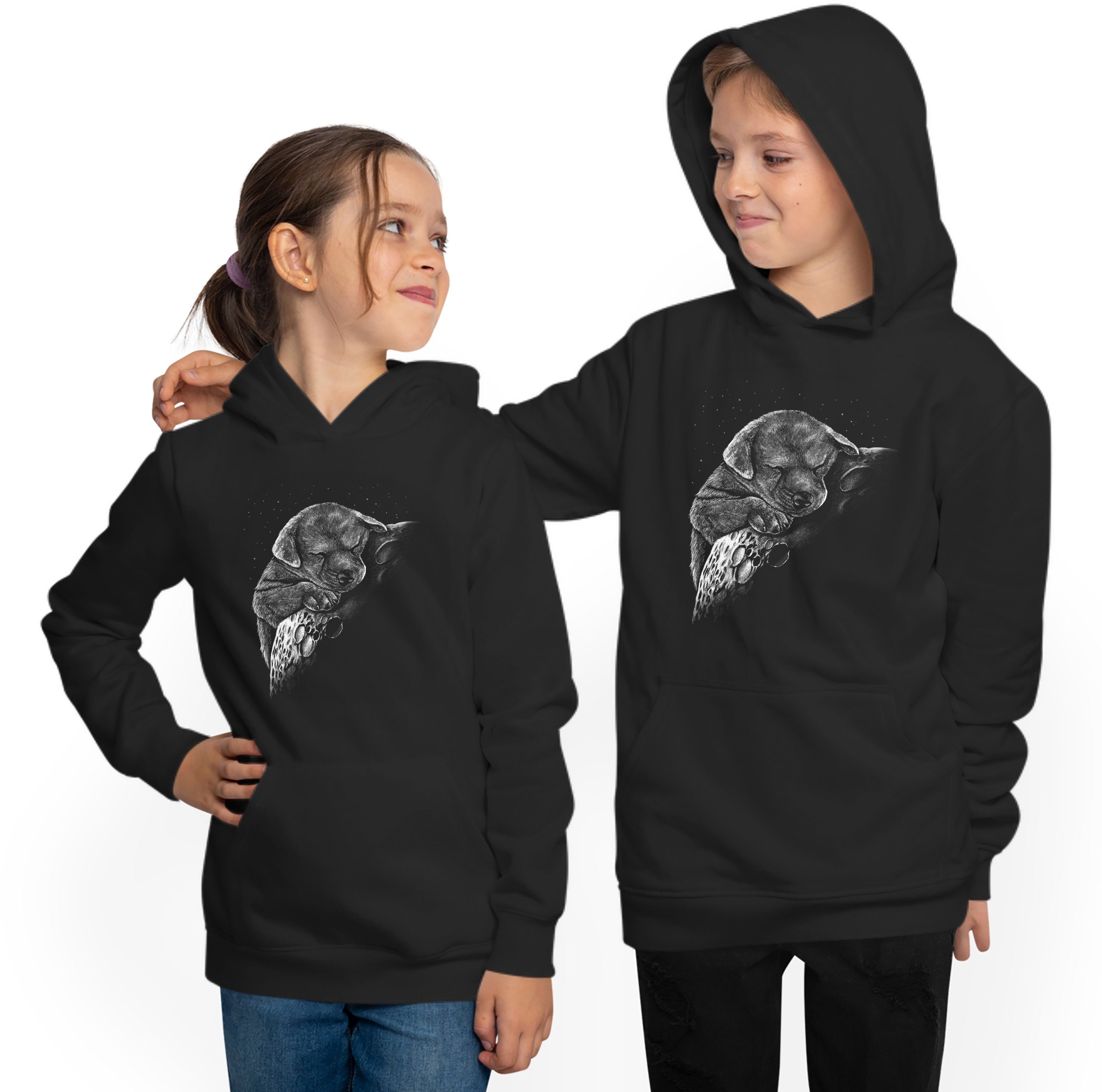 MyDesign24 Hoodie Kinder Kapuzen Sweatshirt Welpe liegend auf Mond - Kinder Hoodie Schwarzer Kapuzensweater mit Aufdruck i260