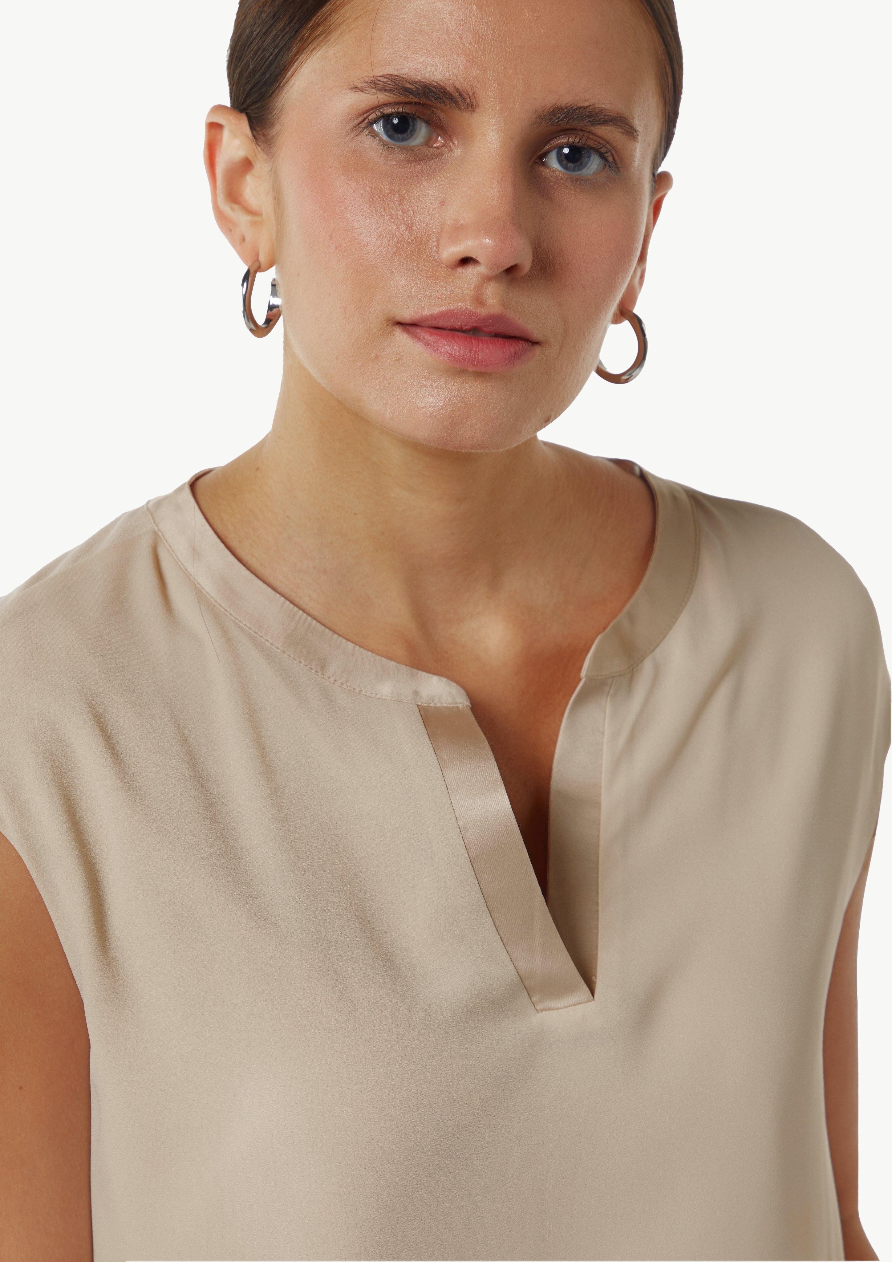 comma Blusenshirt mit geschlitztem Rundhals, Satin-Optik günstig online kaufen