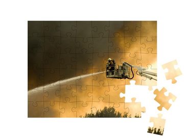 puzzleYOU Puzzle Feuer im Wald: Feuerwehrleute im Einsatz, 48 Puzzleteile, puzzleYOU-Kollektionen Feuerwehr