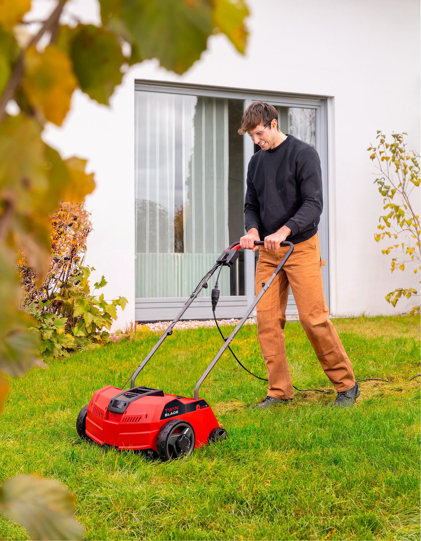 Einhell Elektro-Vertikutierer GC-ES 1231/1, 31 cm Arbeitsbreite – Bild 2 von 5