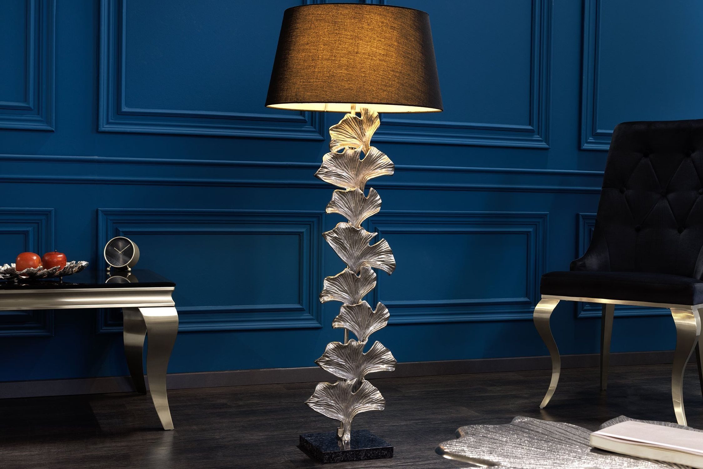 Licht-Erlebnisse Stehlampe SIMMONS, ohne Leuchtmittel, Stoff Metall 123 cm Ginko-Blätter in Silber Schwarz E27 Handarbeit