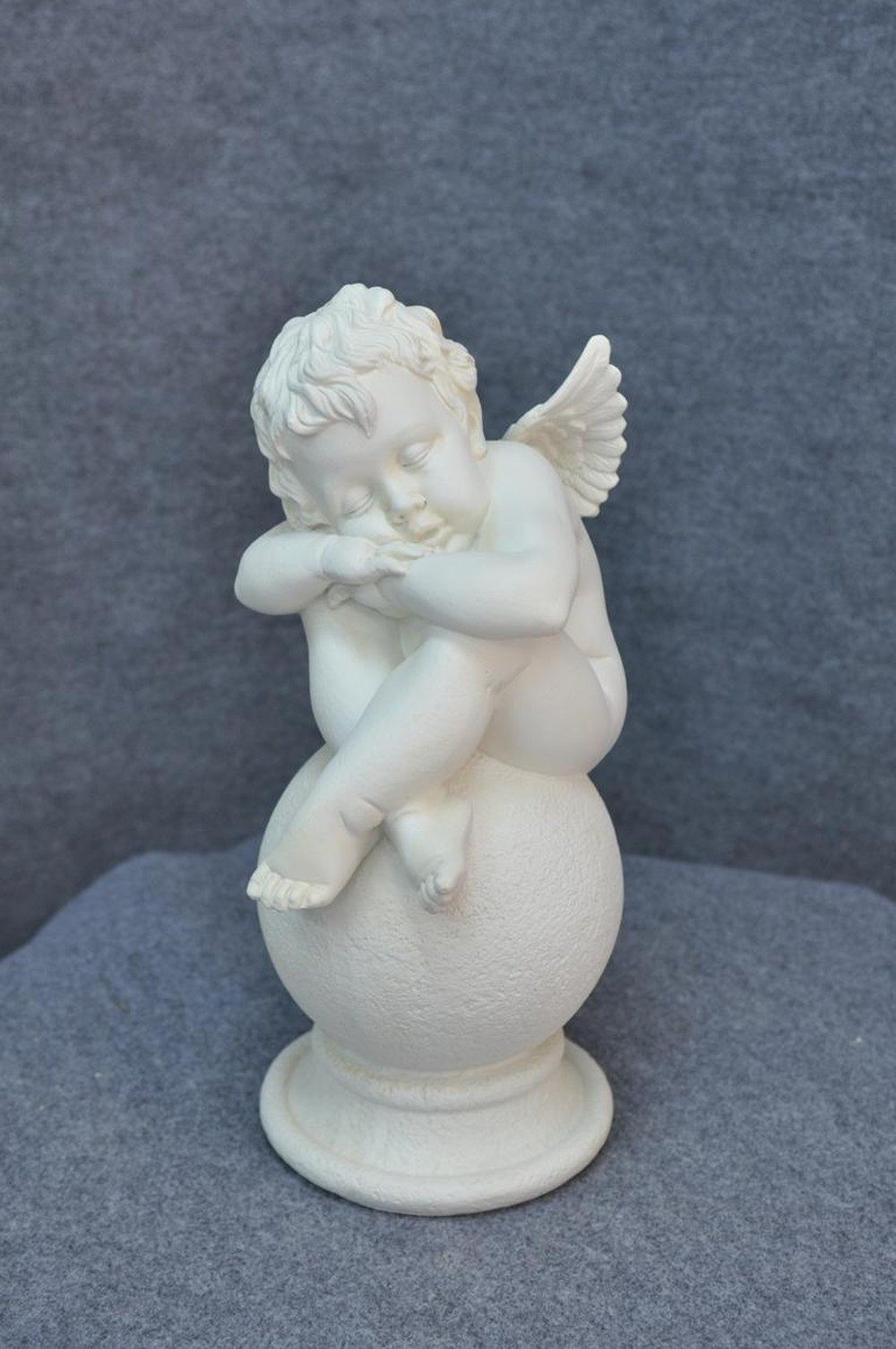 JVmoebel Engelfigur Engelsfigur aus hochwertigem Kunststein in elegantem Design, Made in Europa