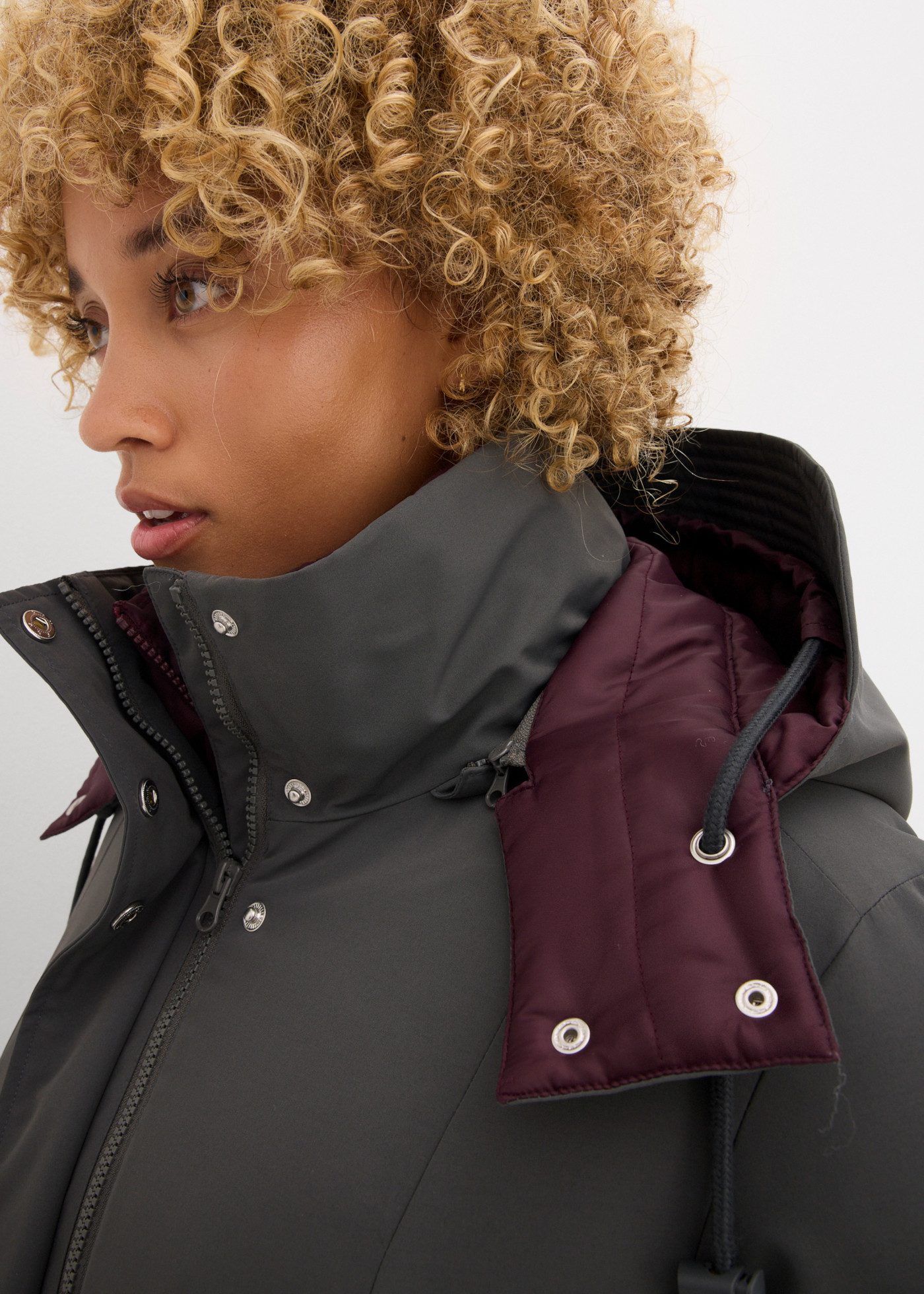 bonprix Outdoorjacke in 2-in-1-Optik, wasserabweisend, figurumspielend, sportlich – Bild 3 von 5