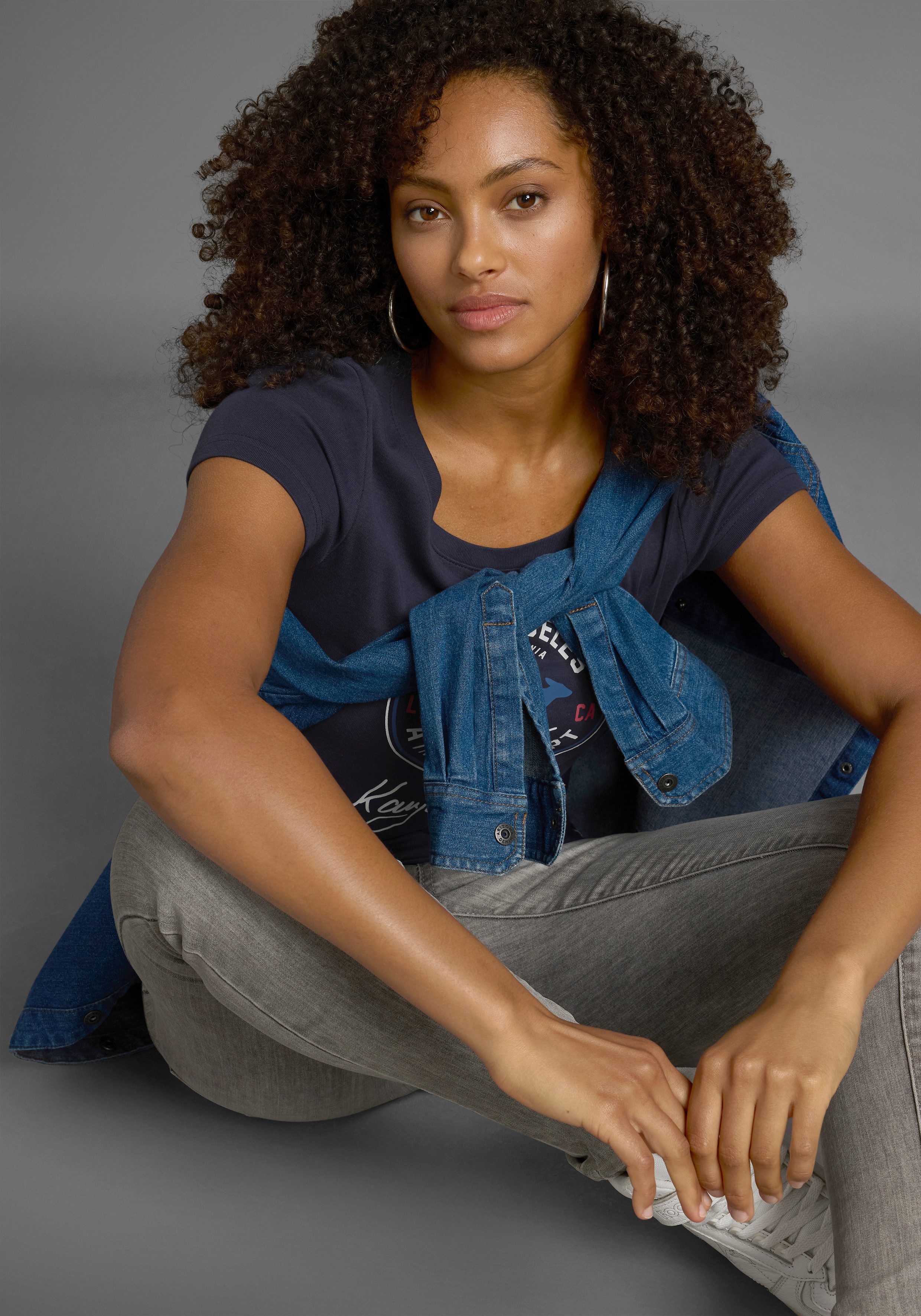 KangaROOS T-Shirt Kurzarm, sehr figurbetont, im Vintage-Design, Rundhalsaus günstig online kaufen