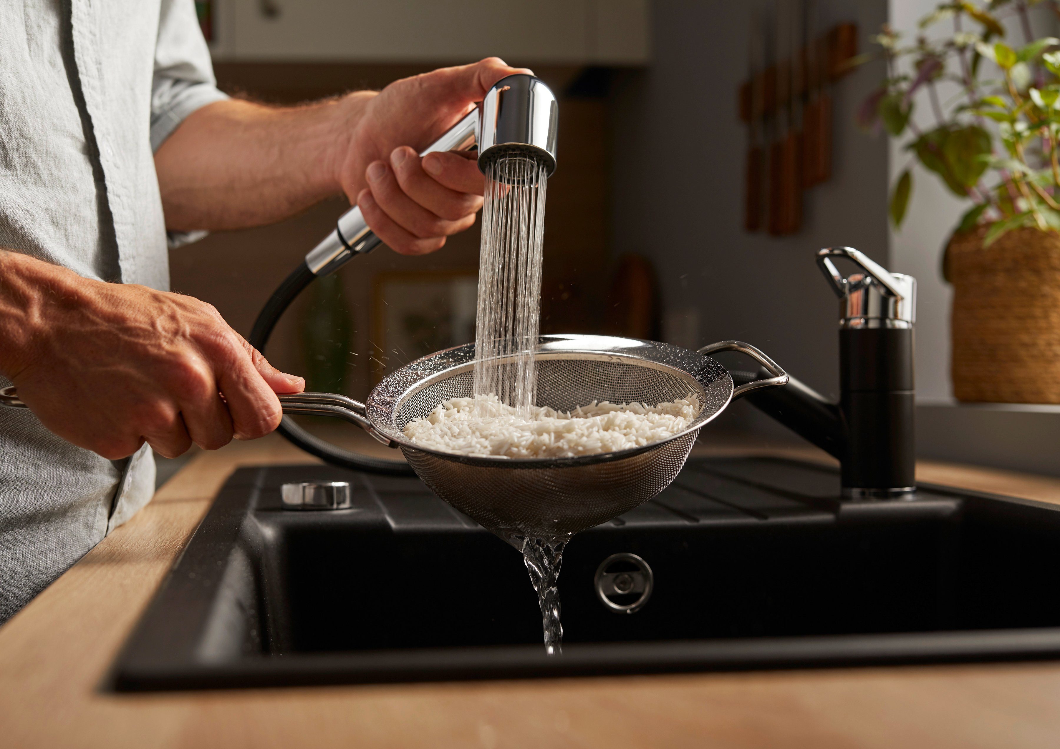 Blanco Küchenarmatur mit BLANCOWEGA-S herausziehbare 180° Zweistrahlbrause, schwenkbar II Auslauf