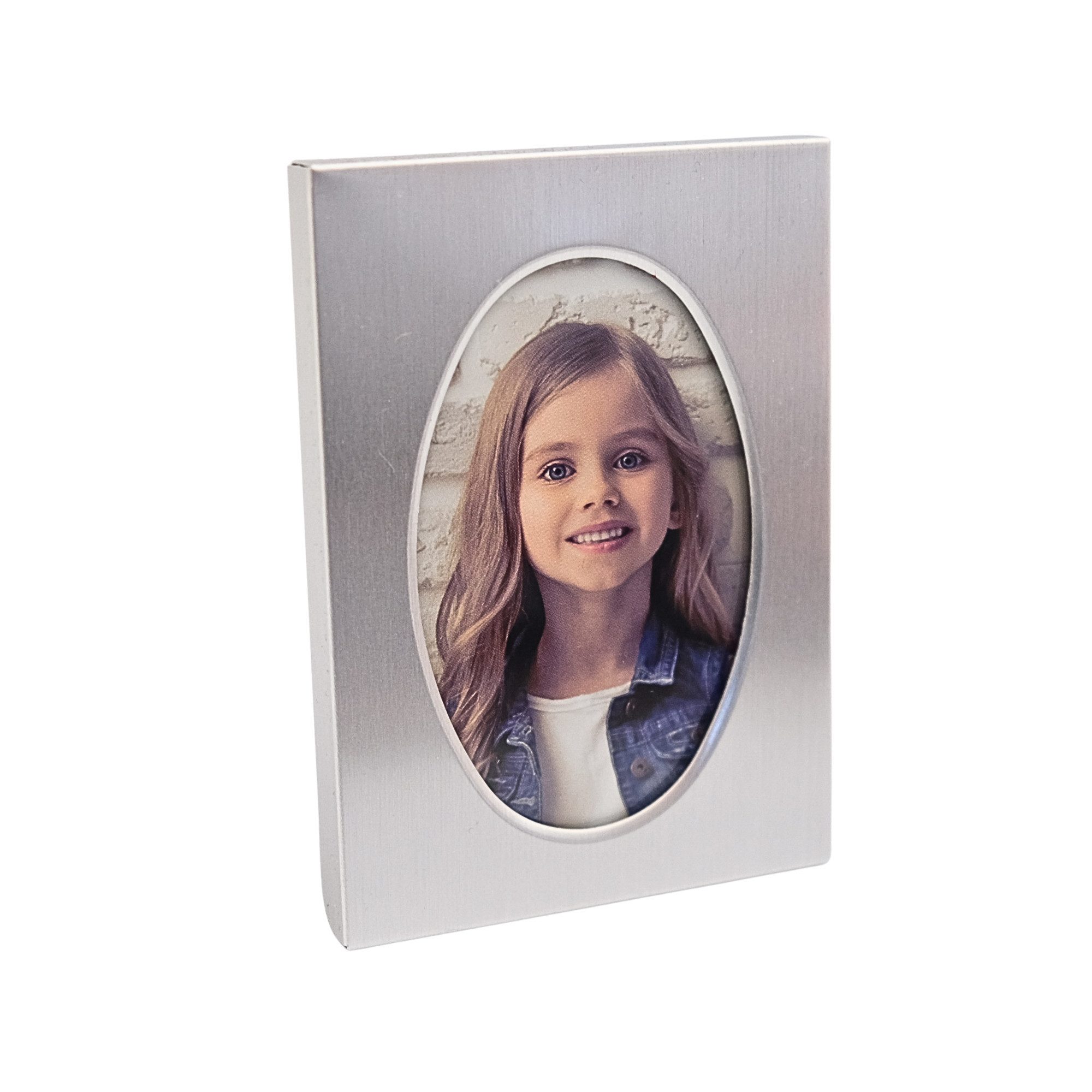 BEAZZ Bilderrahmen Bilderrahmen Fotorahmen, Portrait, Sammelkarten, 9 x 6,5 cm, oval, Gebürstetes Aluminium, Echtglasscheibe
