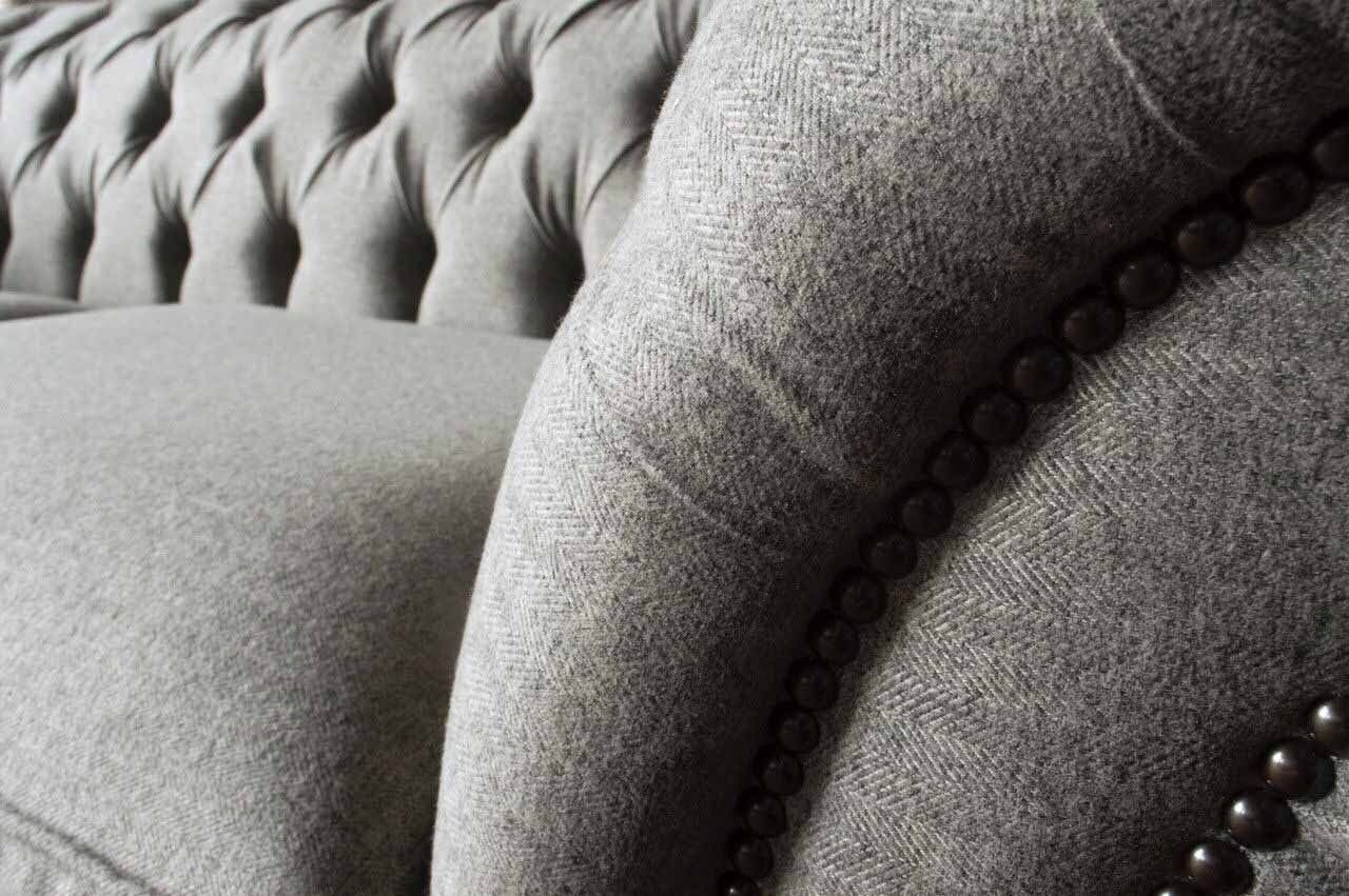 Couch In Büro Made Möbel Samt Sofa 230cm Dreisitz Sofa Chesterfield Englische Grau, JVmoebel Europe