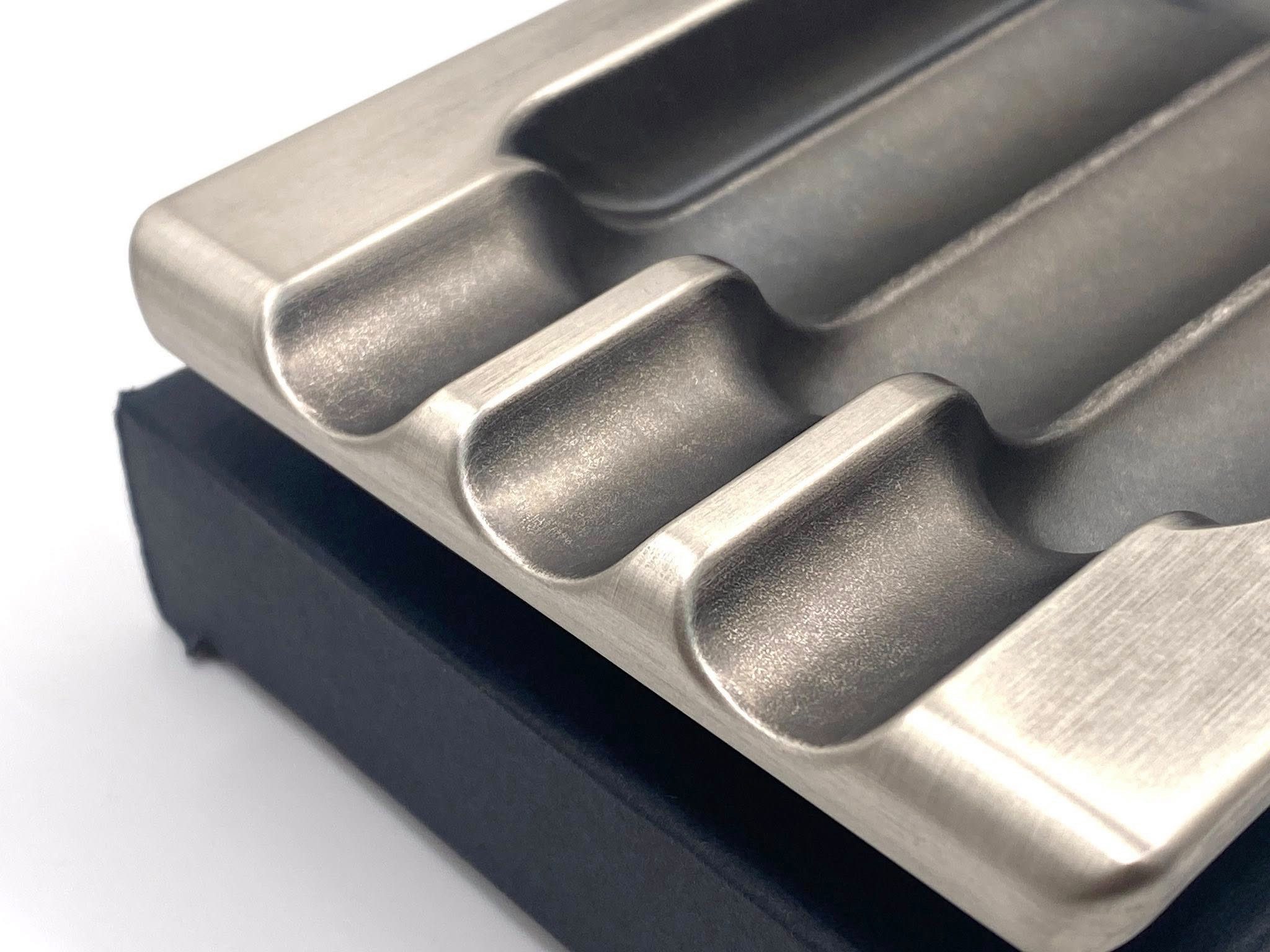 meytrade Aschenbecher Zigarrenascher vintage antik aus Metall gebürstet mit 3 Ablagen, 3 Ablagen