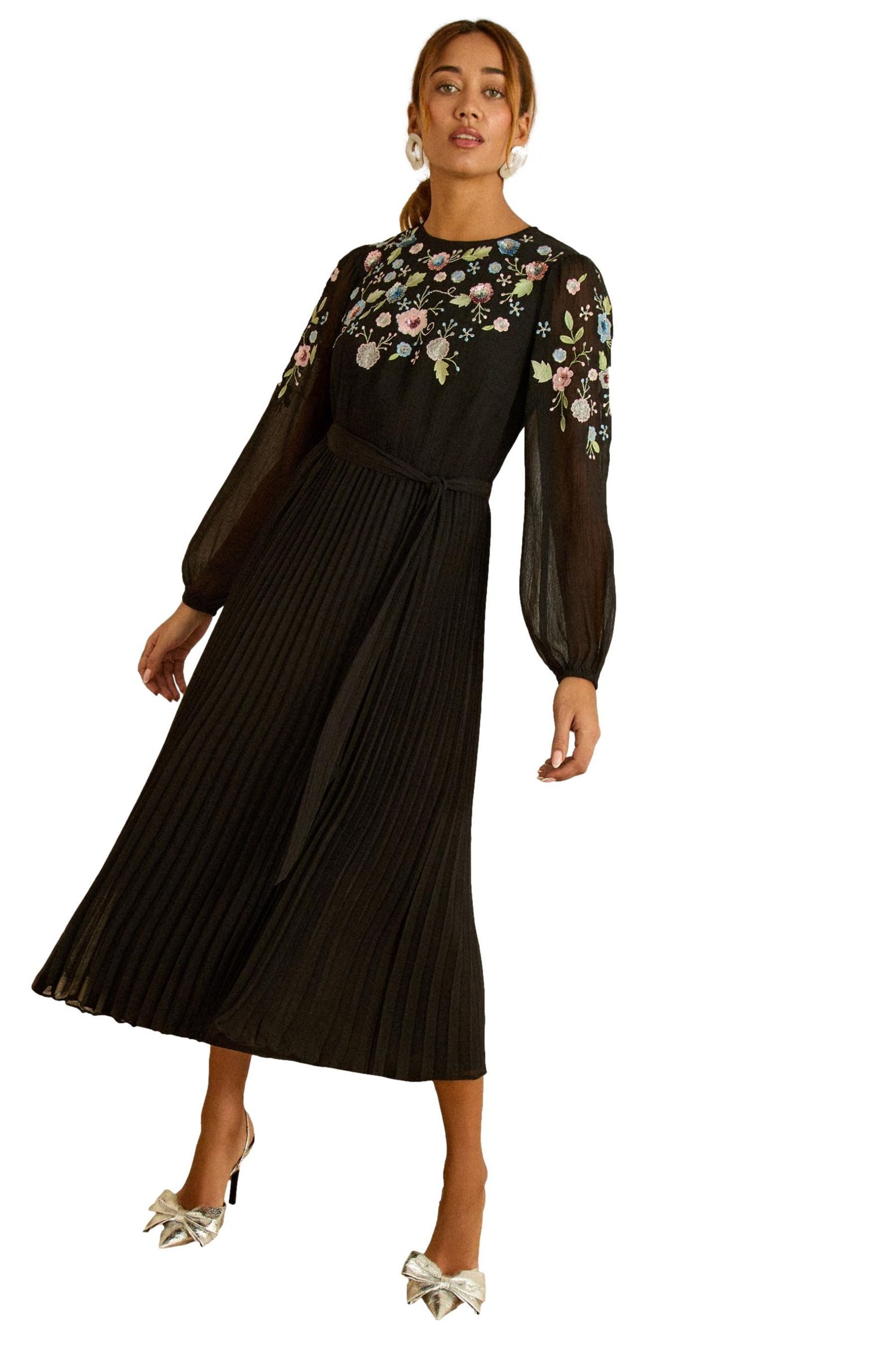 Love & Roses Midikleid Love & Roses plissiertes Midikleid mit Verzierung (1-tlg)