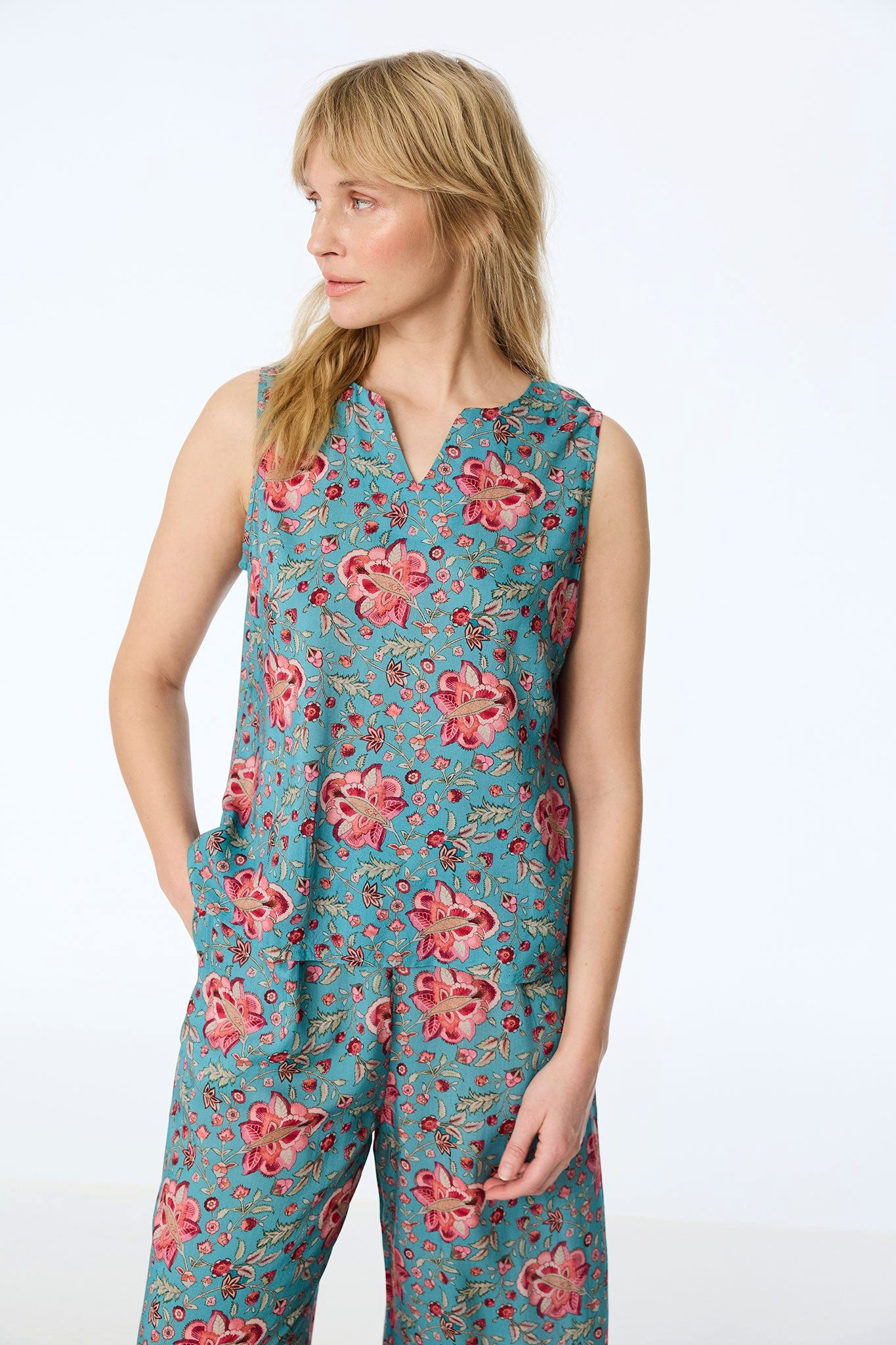 Himalaya Clothing Shirttop Top aus Modal in Türkis/Koralle mit floralem Dessin