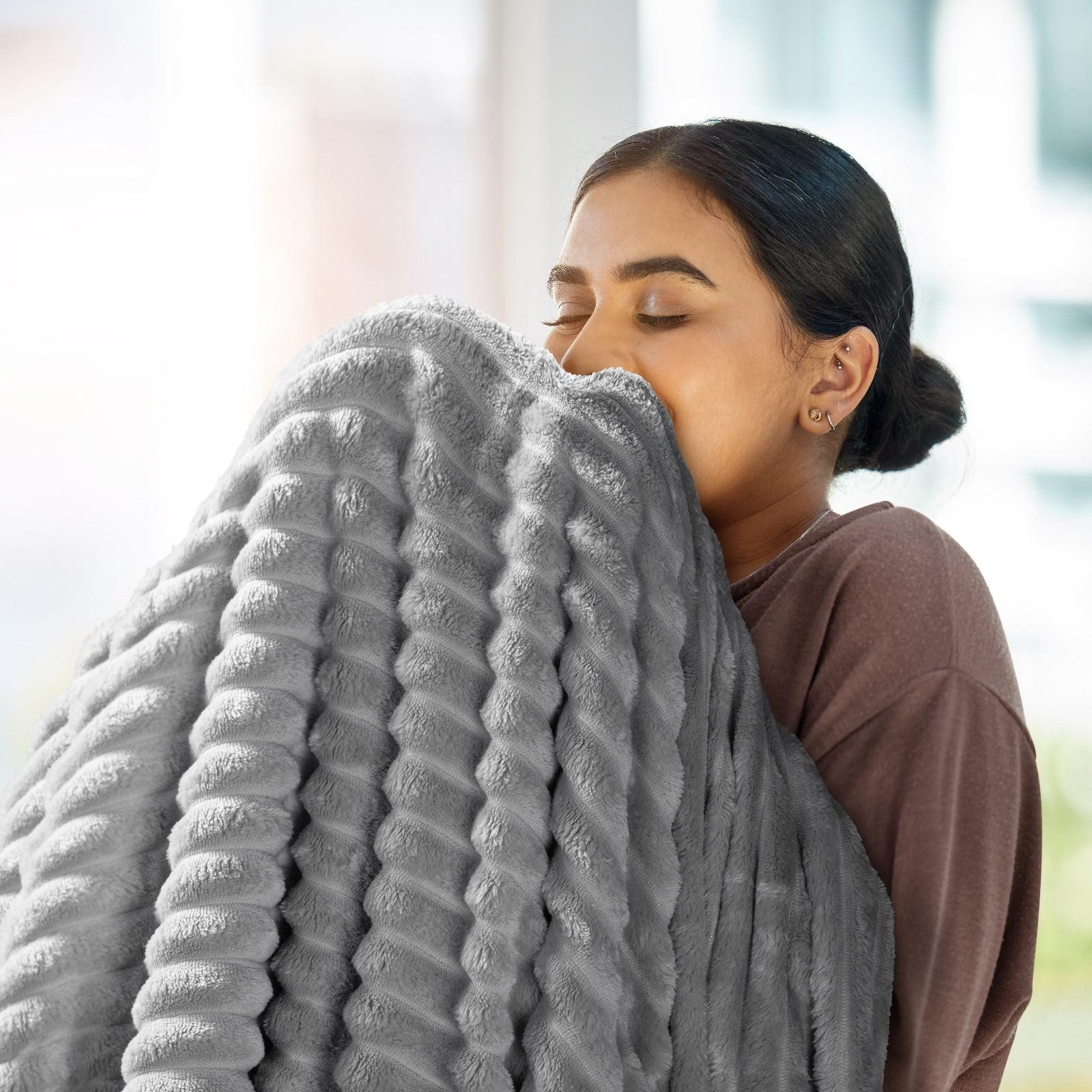 Wohndecke SOFT, Design91, Streifen Steppung Gestreifte Decke Gesteppte Sofadecke