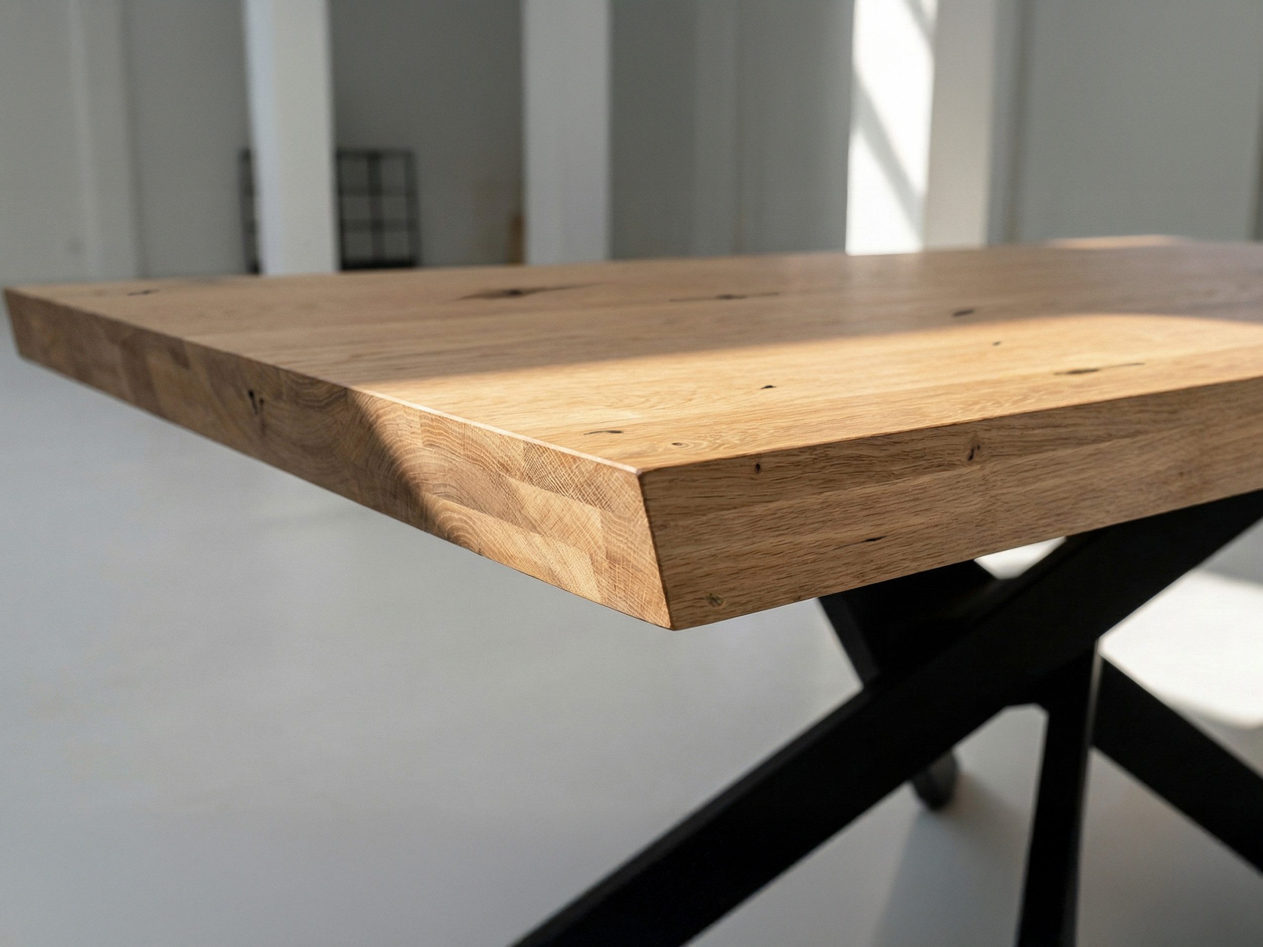 Massivart® Esstisch Wildeiche massiv geölt / 60 mm Platte / 180/200/220 / AHUS, Massivholztisch · Metallgestell · Schweizer Kante · Industrial-Look