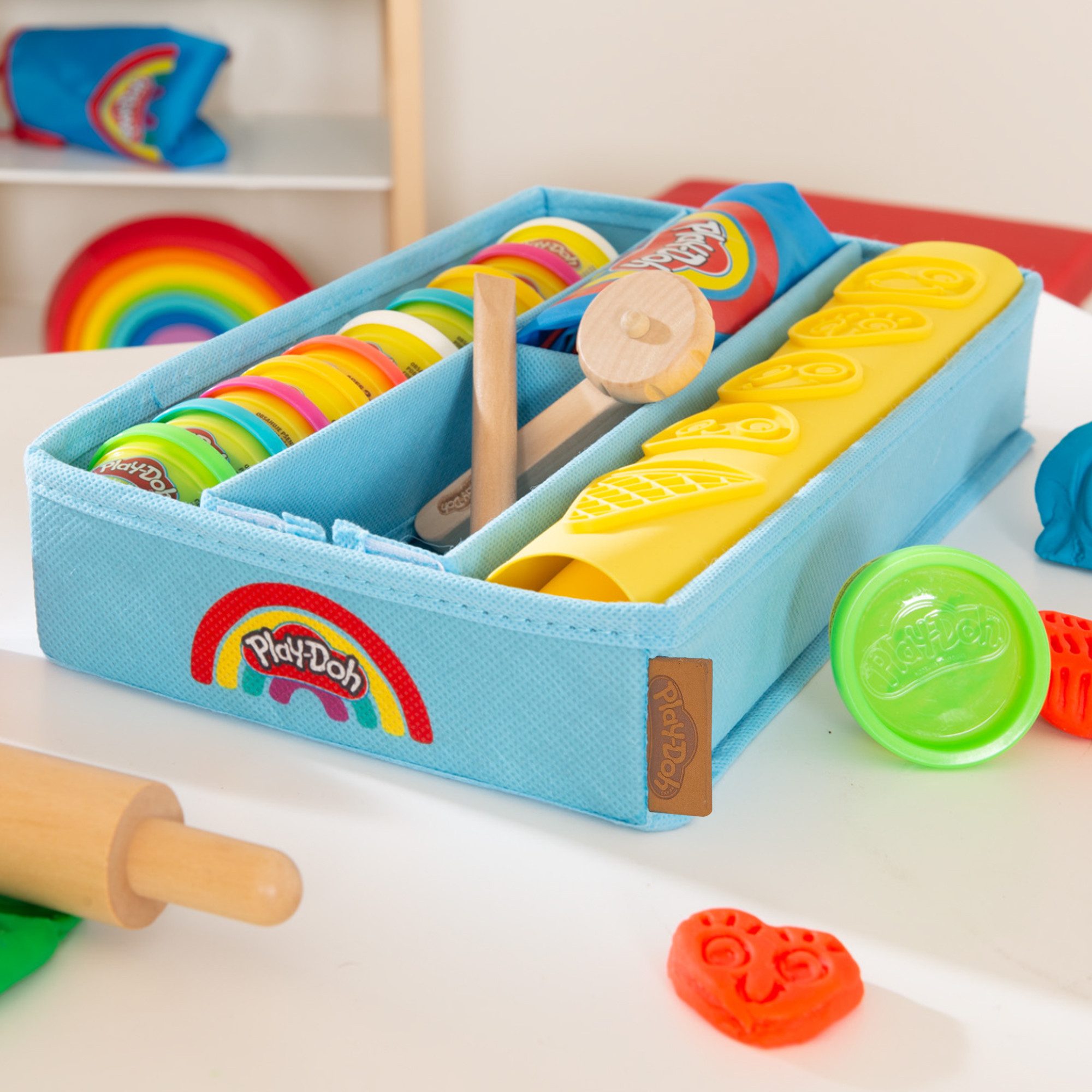 roba® Knete roba x Play-Doh nachhaltiges Spielset mit Knete - Starterset (Set XXL, Extragroße 3D-Kreativmatte, 12 Knetdosen, FSC-Holzwerkzeuge, Box), Pädagogisch wertvoll & spielbereit - Für Kinder ab 3 Jahren