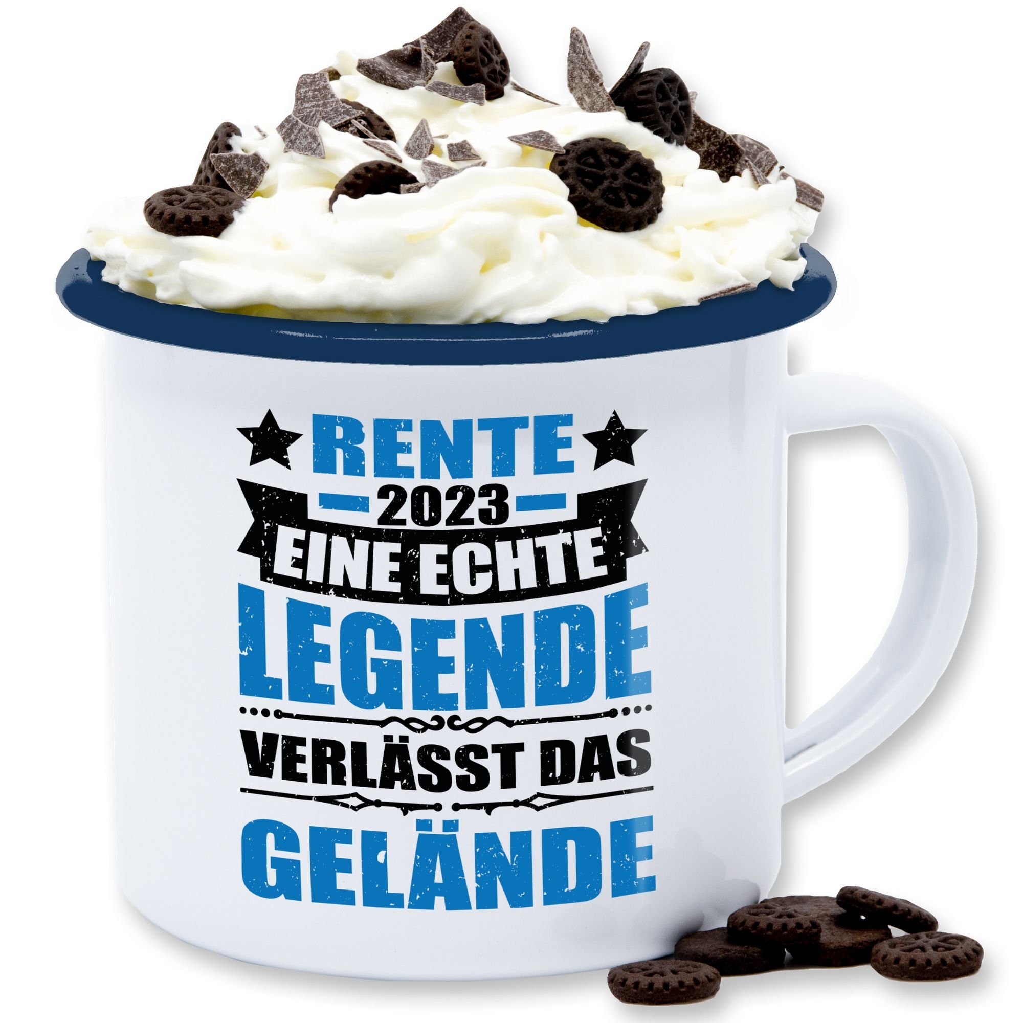 Shirtracer Tasse Rente 2023 eine echte Legende verlässt das Gelände, Stahlblech, Rente Geschenk Kaffeetasse 3 Weiß Blau