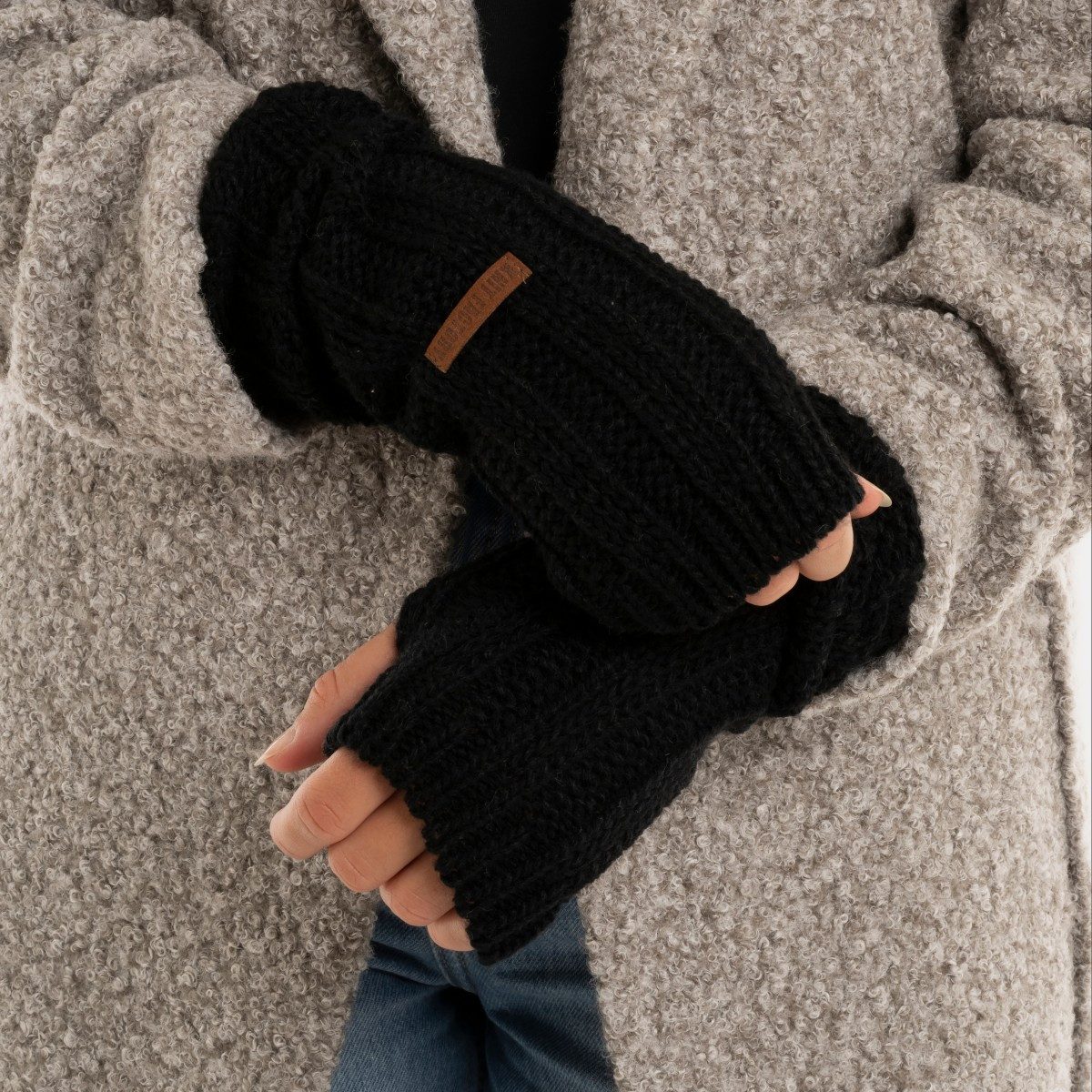 Knit Factory Armstulpen Nica Armstulpen Schwarz One Size Gestreift (Set, 1-St., Spar-Set) Strick accesoires Wohnen sale winter herbst deko mode Damen Herren