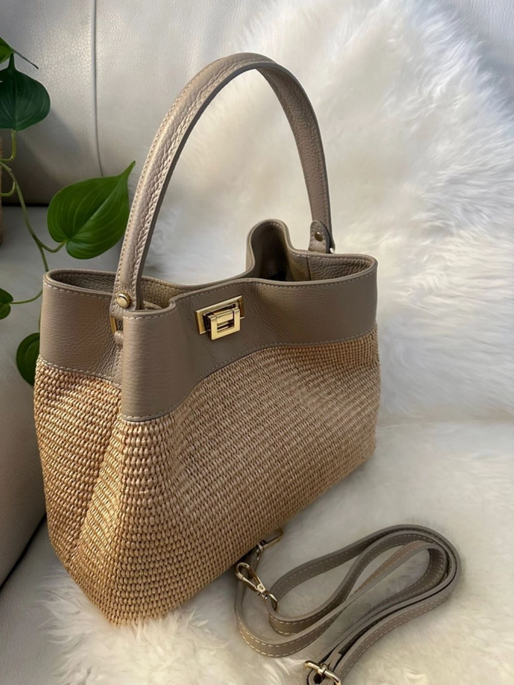 Goodman Design Schultertasche Sommerliebling mit Stil – Raffinierte Ledertasche mit Naturflair, Handgefertigt in Italien – jedes Stück ein Unikat