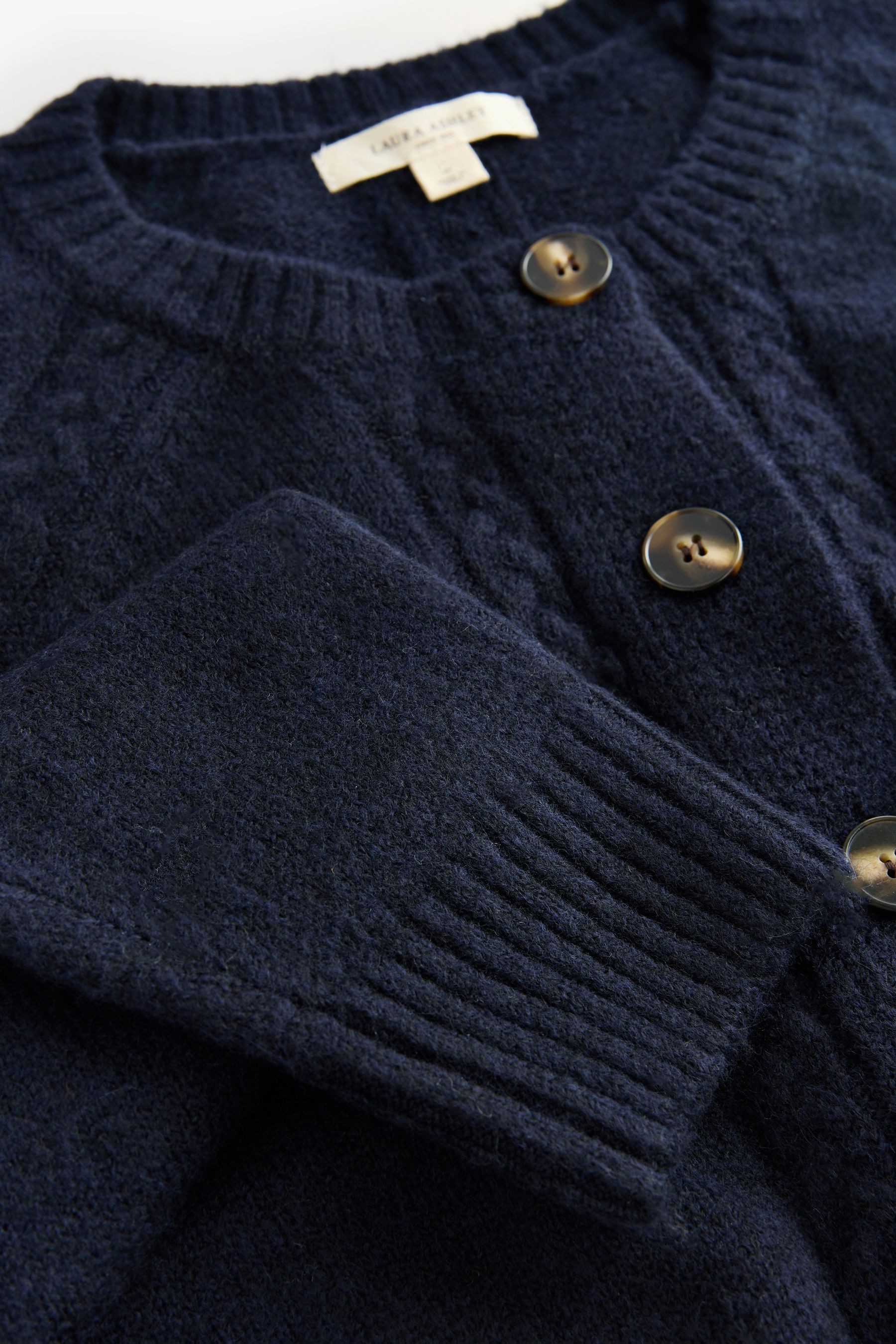 LAURA ASHLEY Strickjacke Laura Ashley Strickjacke mit Zopfmuster (1-tlg)