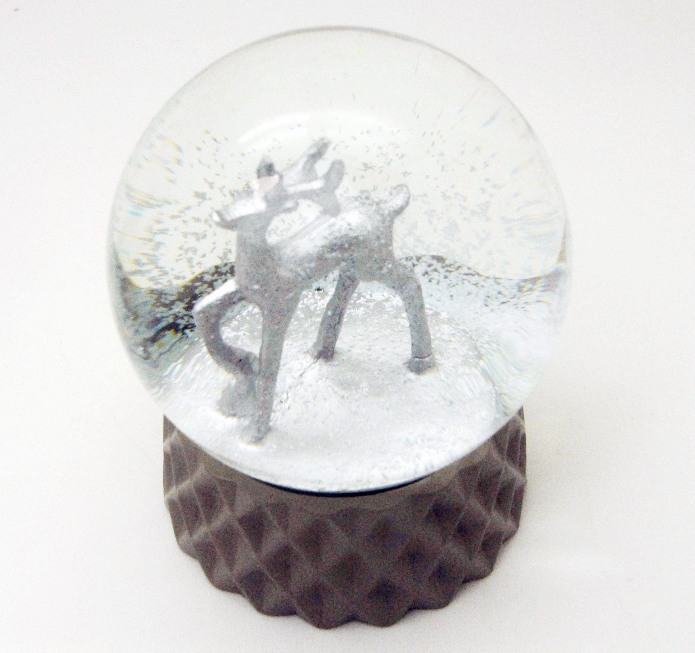Durchmesser 100mm Reh sand Schneekugel silber kubisch Sockel MINIUM-Collection auf