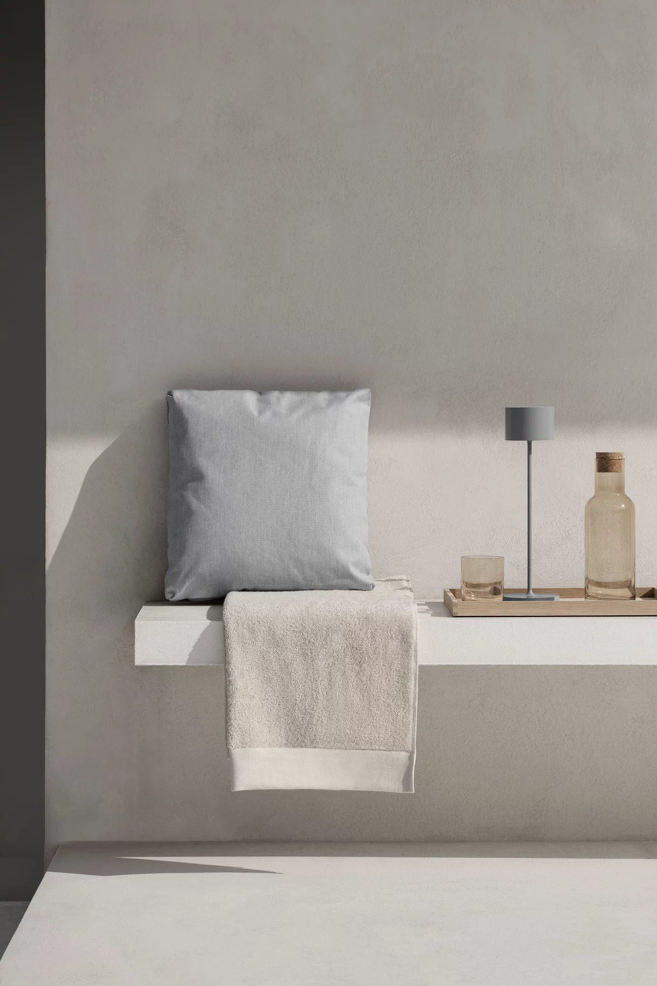 blomus LED Tischleuchte -FAROL- Mobile LED-Tischleuchte: Akku Leuchte für Innen & Außen, Dimmbar, LED fest integriert, Warmweiß, 3000 Kelvin, 40Std. Brenndauer, IP54, Warmweiß, Akku, Outdoor, 115 Lumen