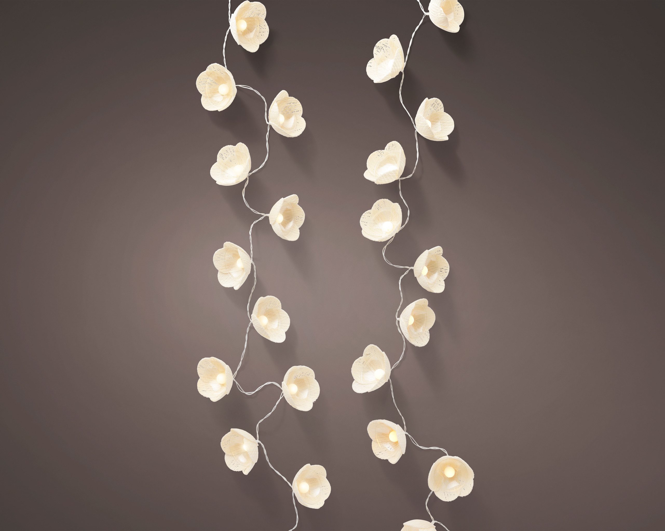 Lumineo LED-Lichterkette, LED Lichterkette mit 15 Blüten Outdoor 1,4m Batterie / Timer Warmweiß