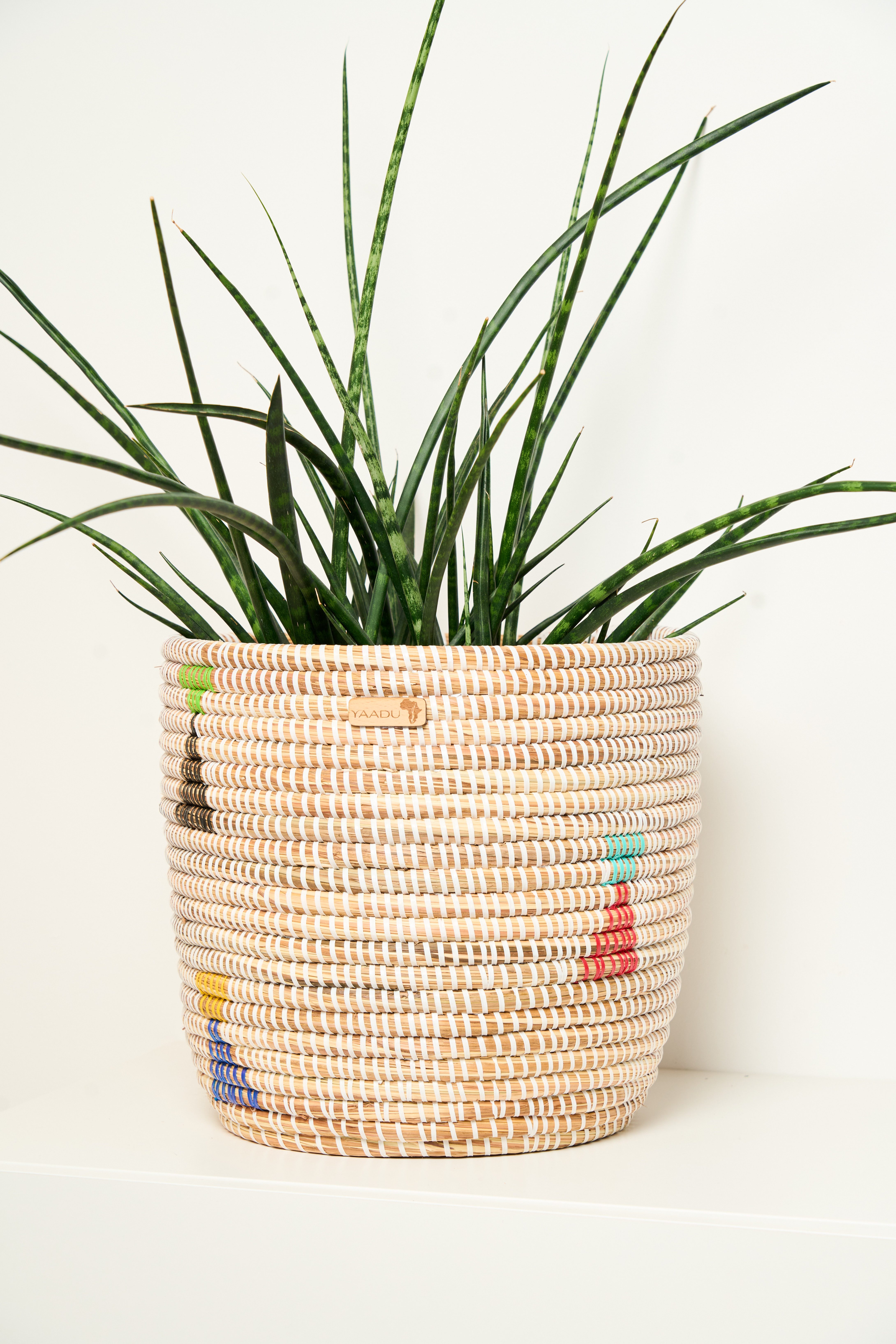 YAADU Allzweckkorb geflochtener Aufbewahrungskorb – Pflanzenkorb, Regalkorb, Ordnung, ca. 30x30 cm - Handgefertigt in Afrika aus traditioneller Flechtkunst