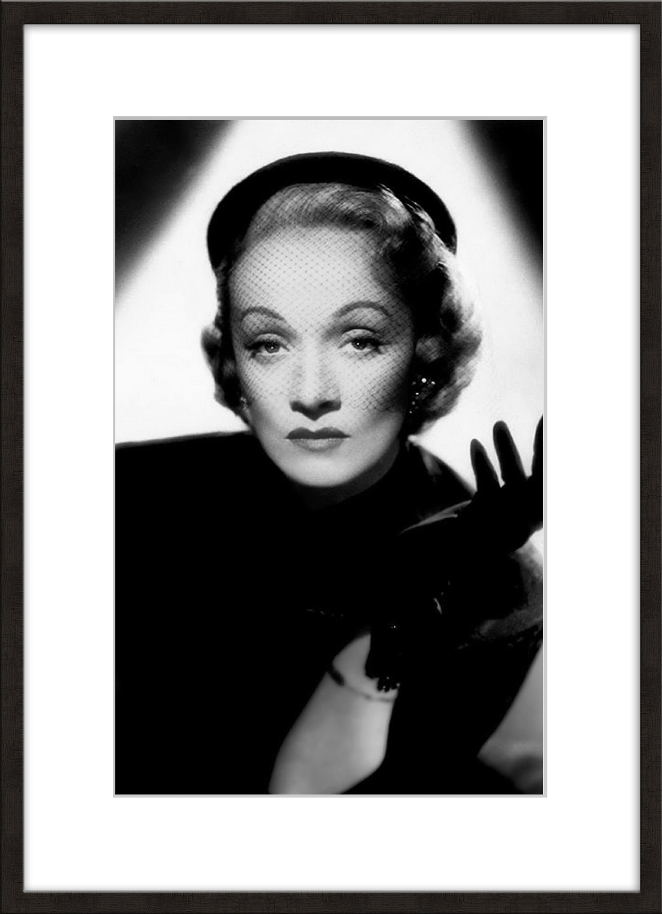 artissimo Bild mit Rahmen Bild gerahmt 51x71cm / schwarz-weiß Poster mit Rahmen Marlene Dietrich, Film-Star: Marlene Dietrich