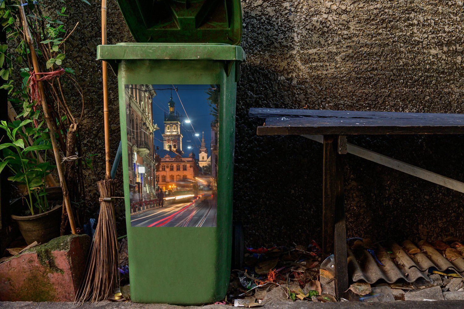 Lvov in in der von Belebte St), Straßen der Ukraine Sticker, Container, (1 Innenstadt MuchoWow Abfalbehälter Mülltonne, Mülleimer-aufkleber, Wandsticker