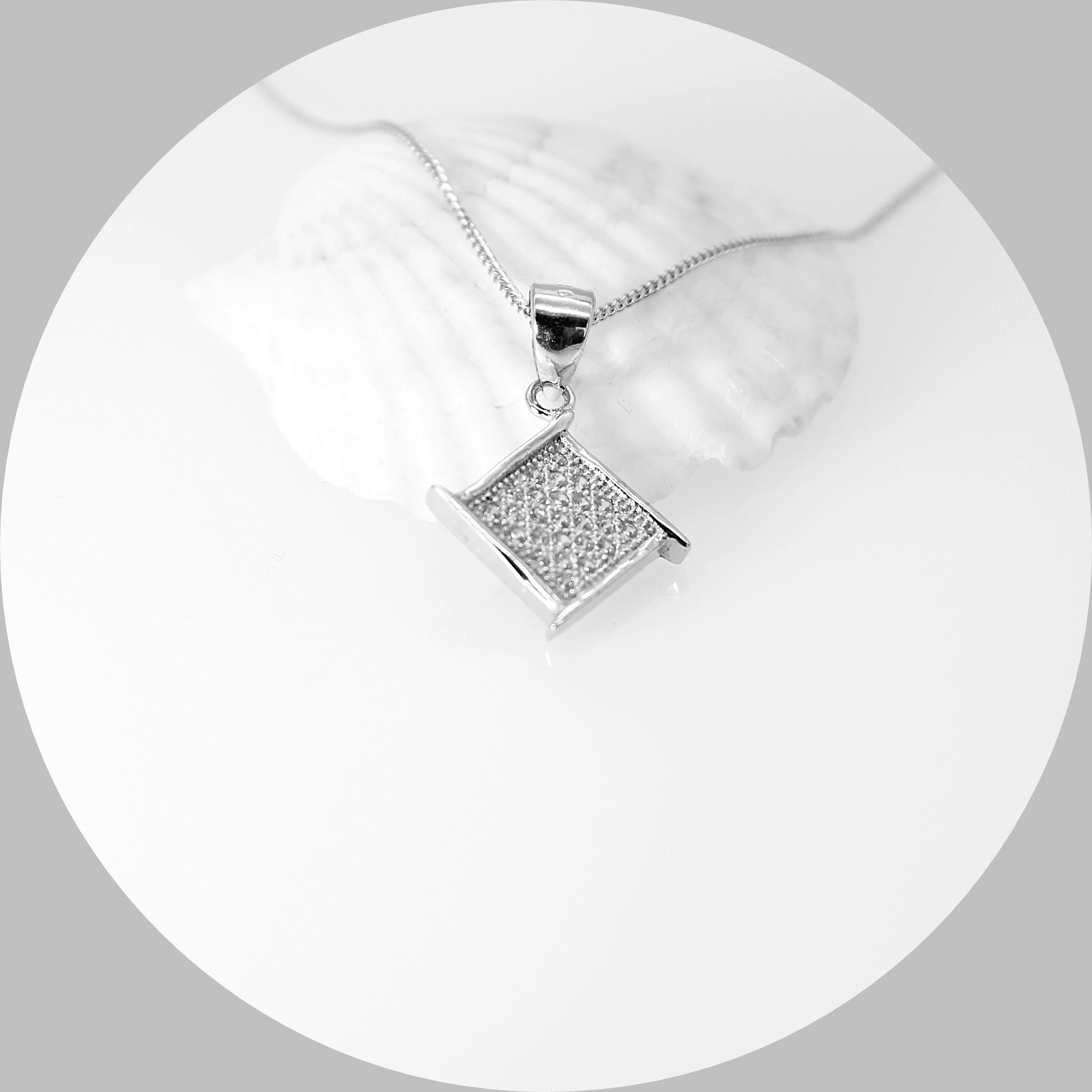ELLAWIL Kette mit Anhänger Silberkette Halskette mit kristallbesetztem Viereck Anhänger (Kettenlänge 45 cm, Sterling Silber 925), inklusive Geschenkschachtel
