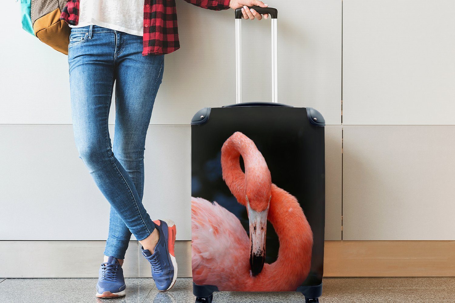 Nahaufnahme Reisekoffer Trolley, mit Hintergrund, Reisetasche für 4 Flamingos schwarzem rollen, Handgepäckkoffer Rollen, auf Handgepäck Ferien, rosa eines MuchoWow