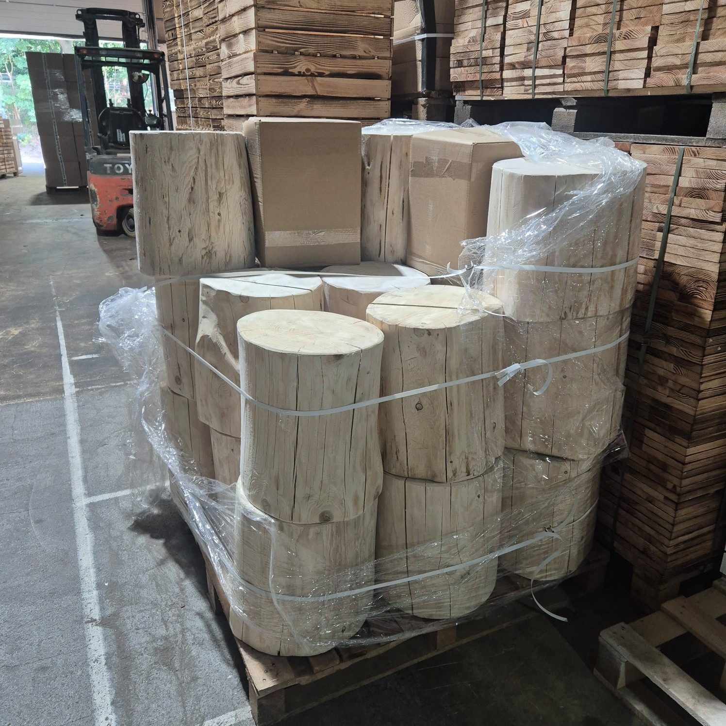 Kistenkolli Altes Land Allzweckkiste Holzstamm Sitzhocker gehobelt Höhe 40-42cm Durchmesser 32-36cm (Spar-Set, 1er Set)