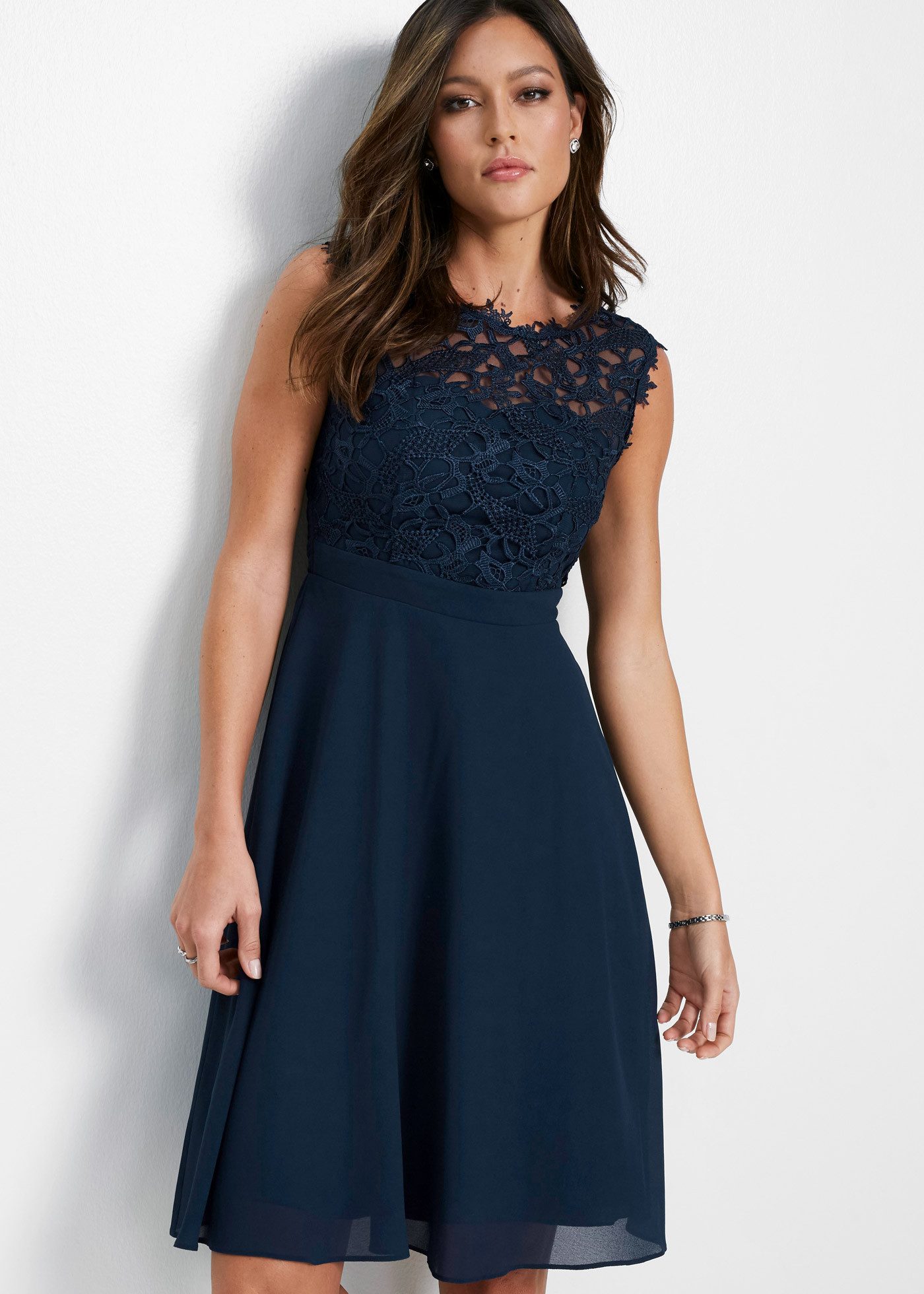 bonprix Minikleid Minikleid mit Spitze