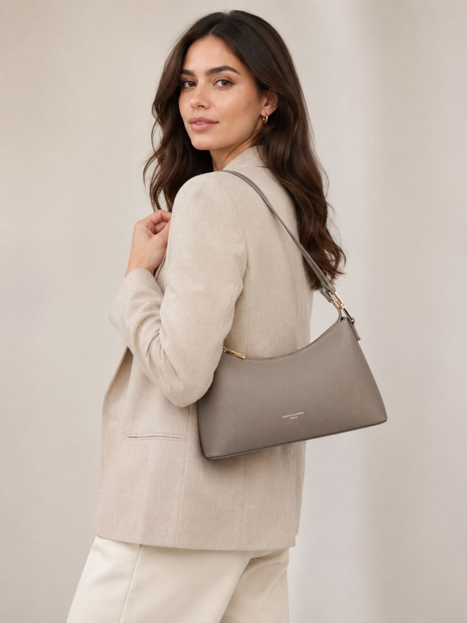 David Jones Schultertasche David Jones Parisian Chic Shoulder Bag, Leichtes Design, hochwertige Kunstleder-Optik.