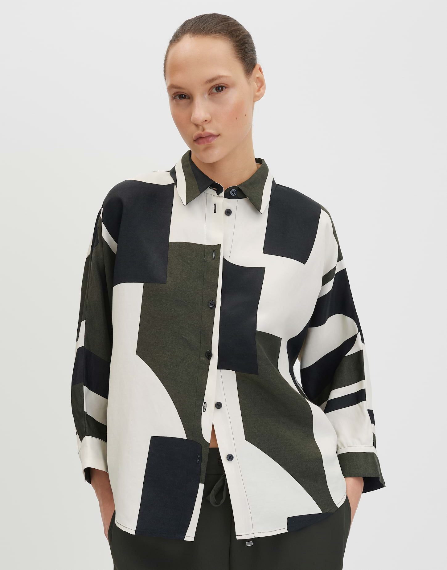 someday Kurzarmbluse Zamila aus Viskose-Leinen-Mix mit Print Mit Print und femininer Rückenfalte für fließende Looks