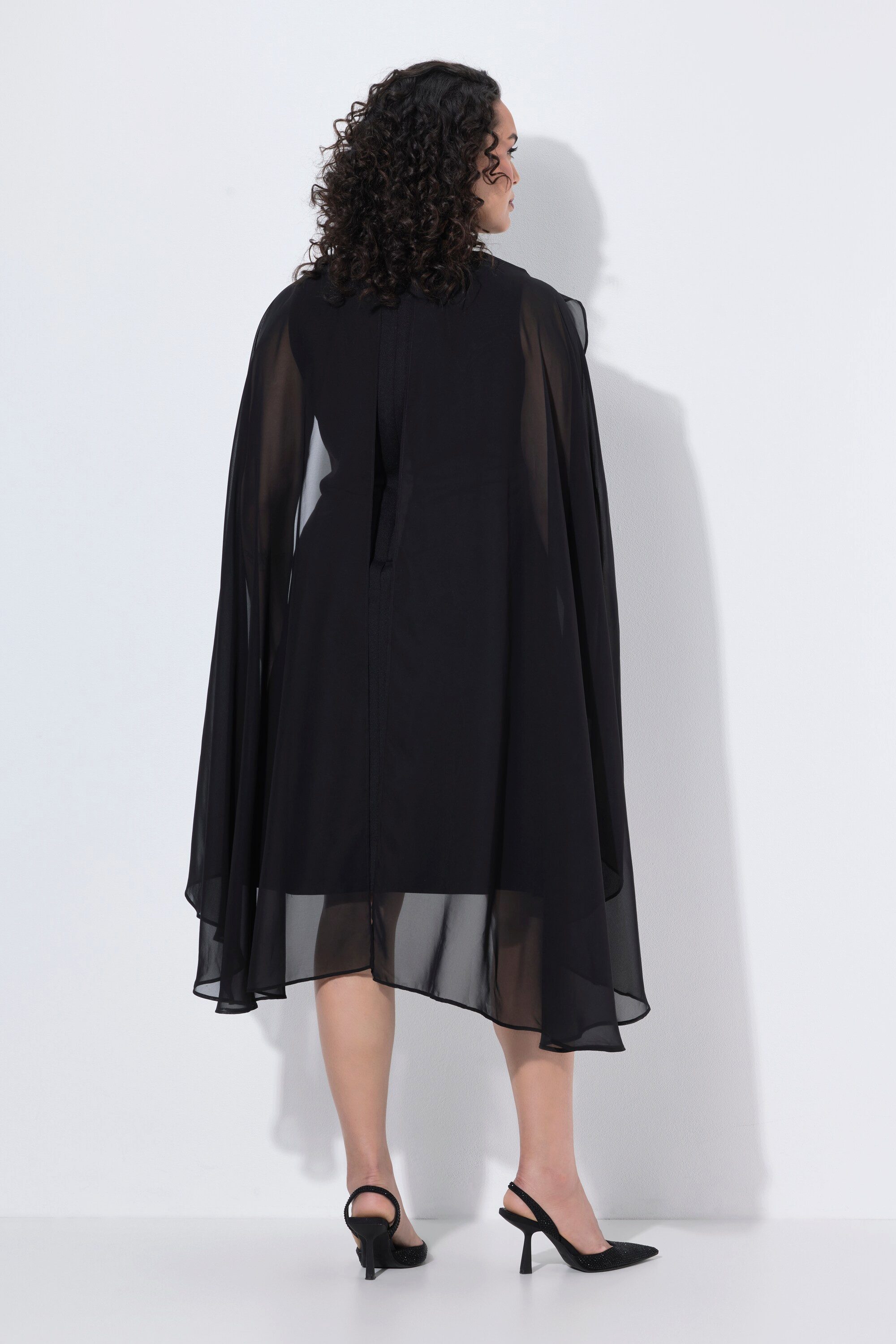 Ulla Popken Minikleid Kleid Chiffon-Cape A-Linie V-Ausschnitt ärmellos – Bild 3 von 4
