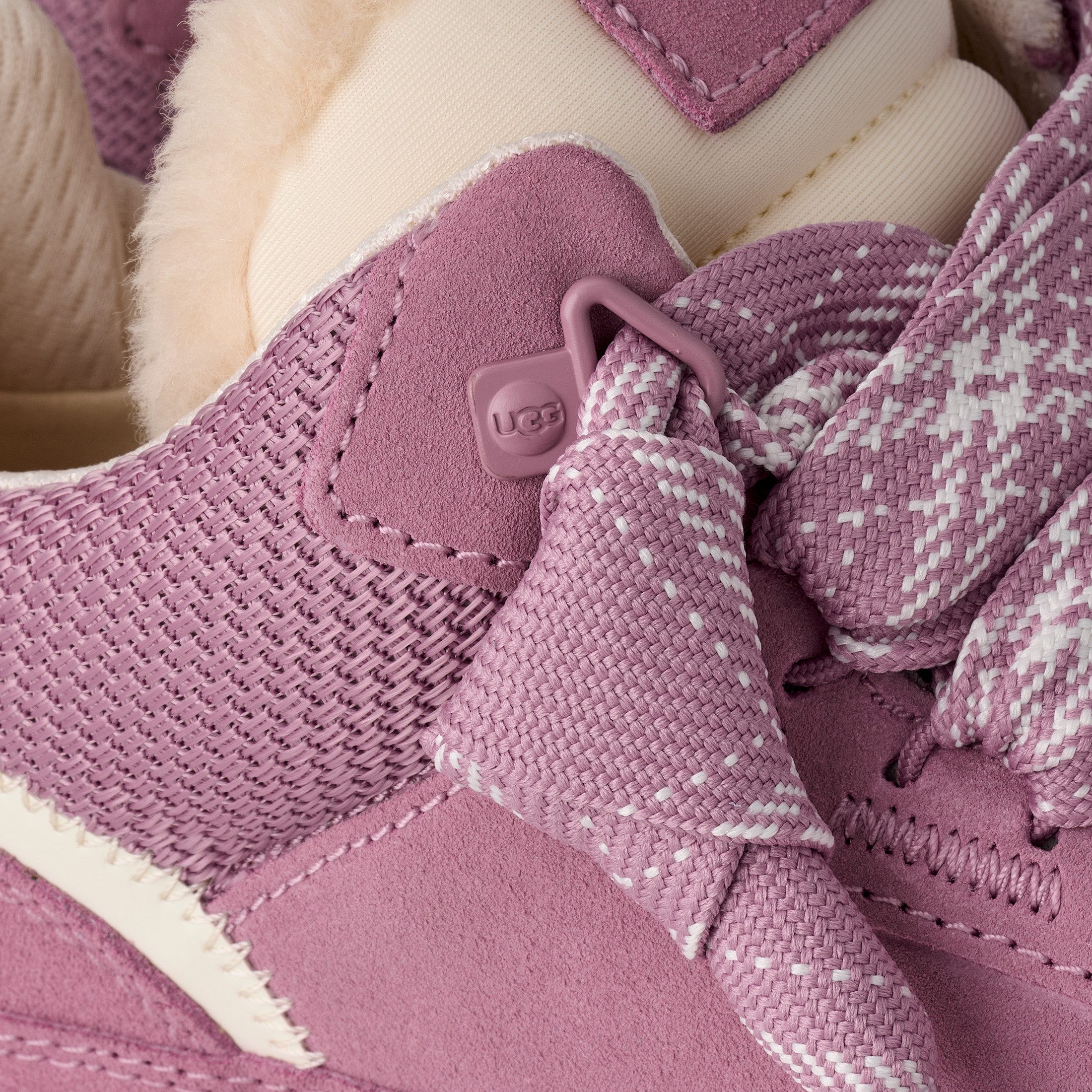 UGG W LOWMEL Sneaker Schnürboots, lässiger Winter Sneaker mit auffälligen Schnürsenkeln