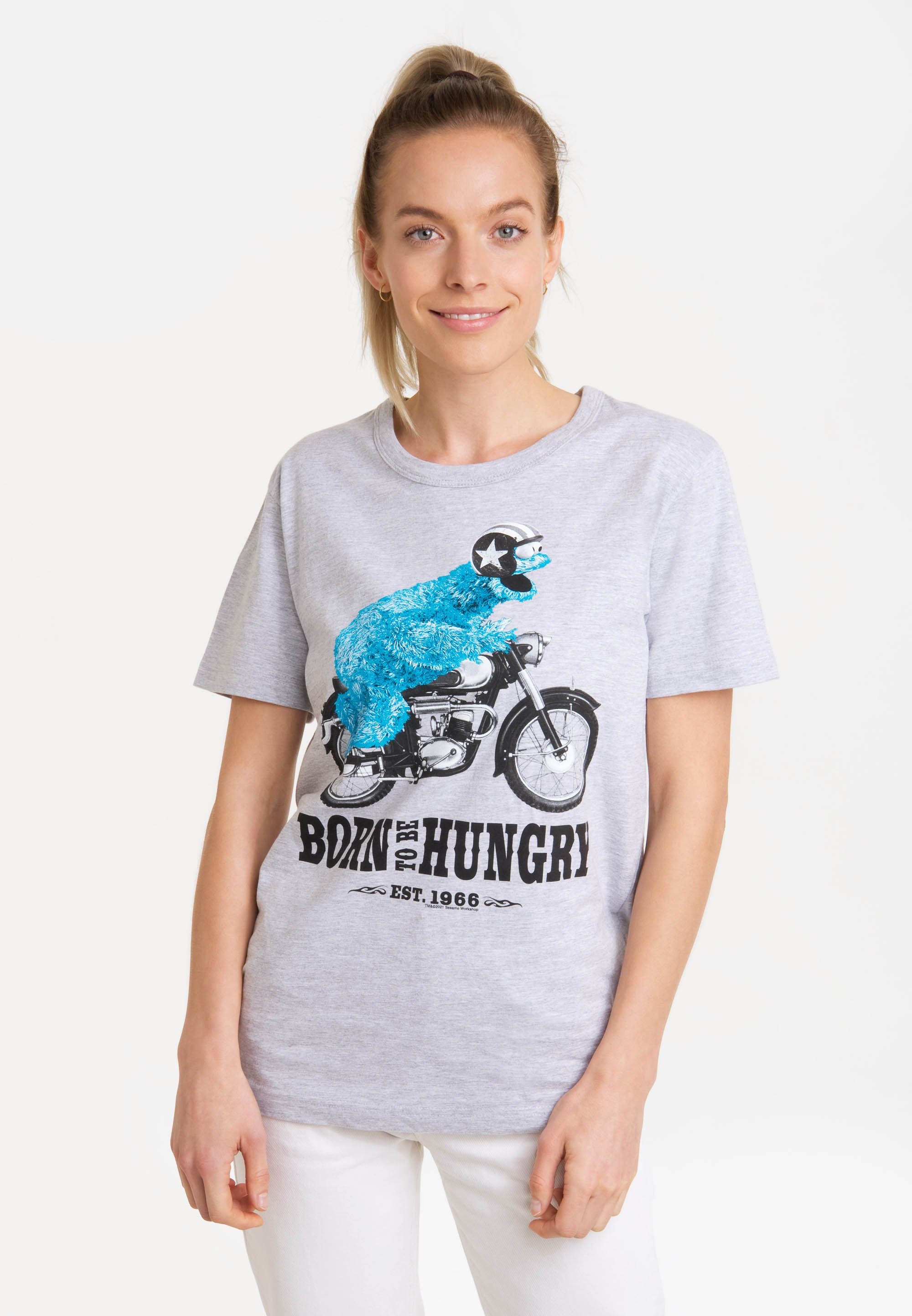 LOGOSHIRT T-Shirt Sesamstrasse - Print, Highlight der Krümelmonster Krümelmonster-Print als auf Motorrad Front Mit lizenziertem großen mit