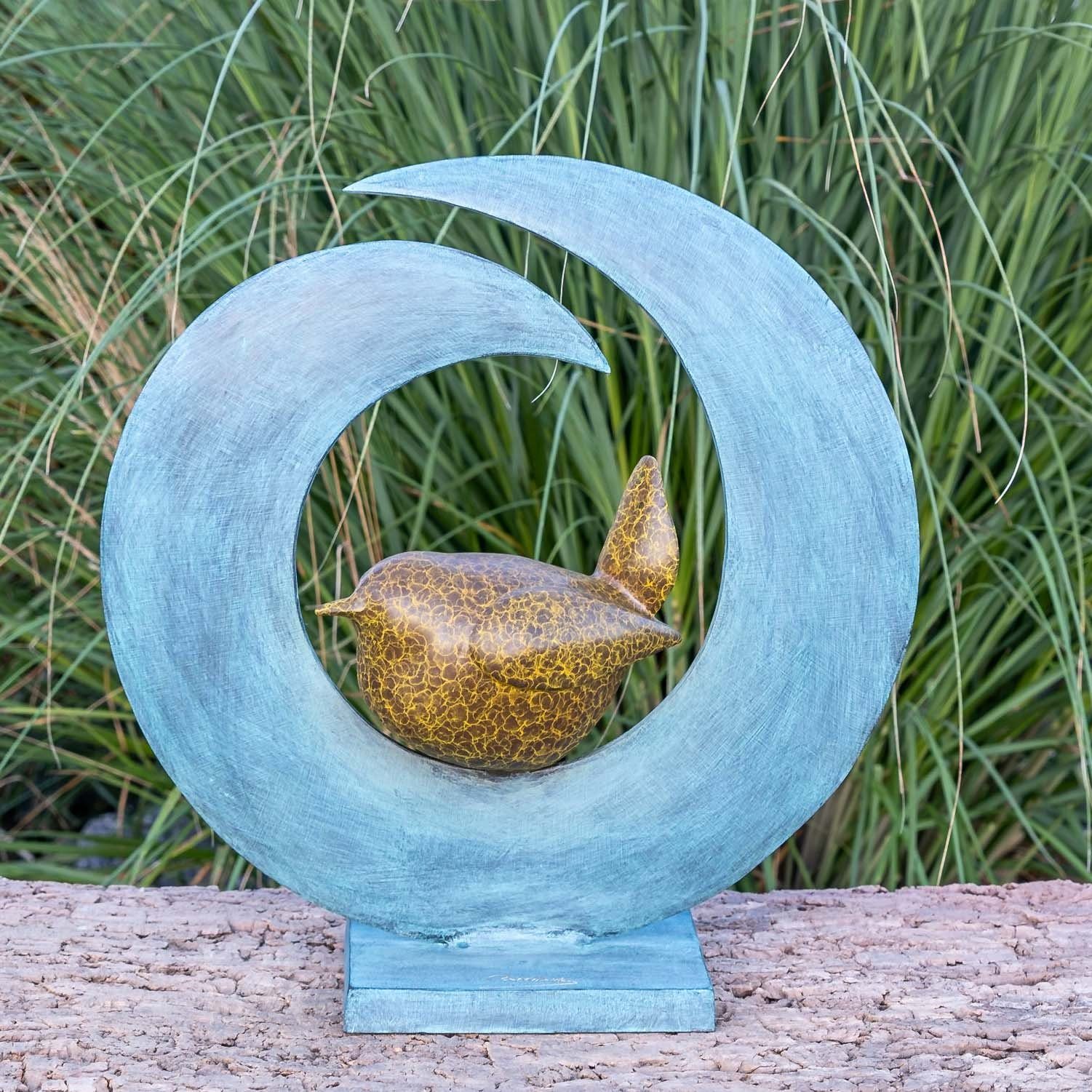 IDYL Dekofigur IDYL Bronze-Skulptur Vogel im Kreis, Bronze – sehr robust – Langlebig – witterungsbeständig gegen Frost, Regen und UV-Strahlung. Die Modelle werden in Wachsausschmelzverfahren in Bronze gegossen und von Hand patiniert.