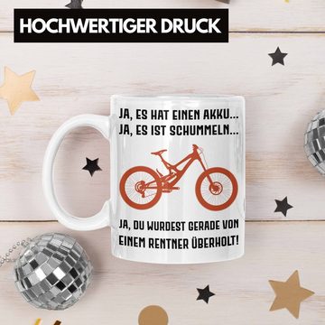 Trendation Tasse Trendation - Elektrofahrrad E-Bike Tasse mit Spruch Geschenk Ebike Lustige Geschenke Kaffeetasse Rentner Sprüche Rentnerin