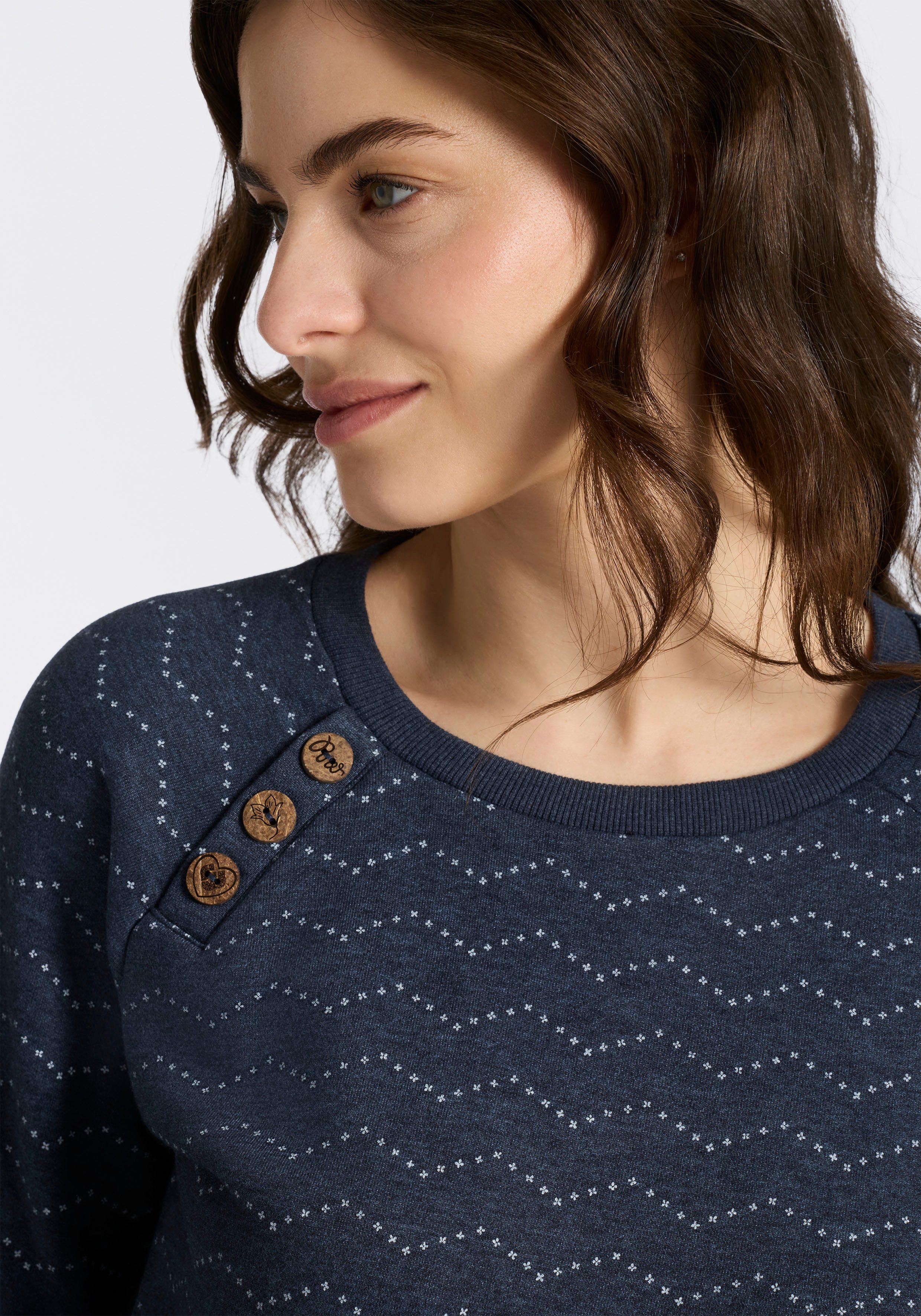 Ragwear Sweatshirt DARIA ZIG ZAG O mit Zierknöpfen am Ausschnitt