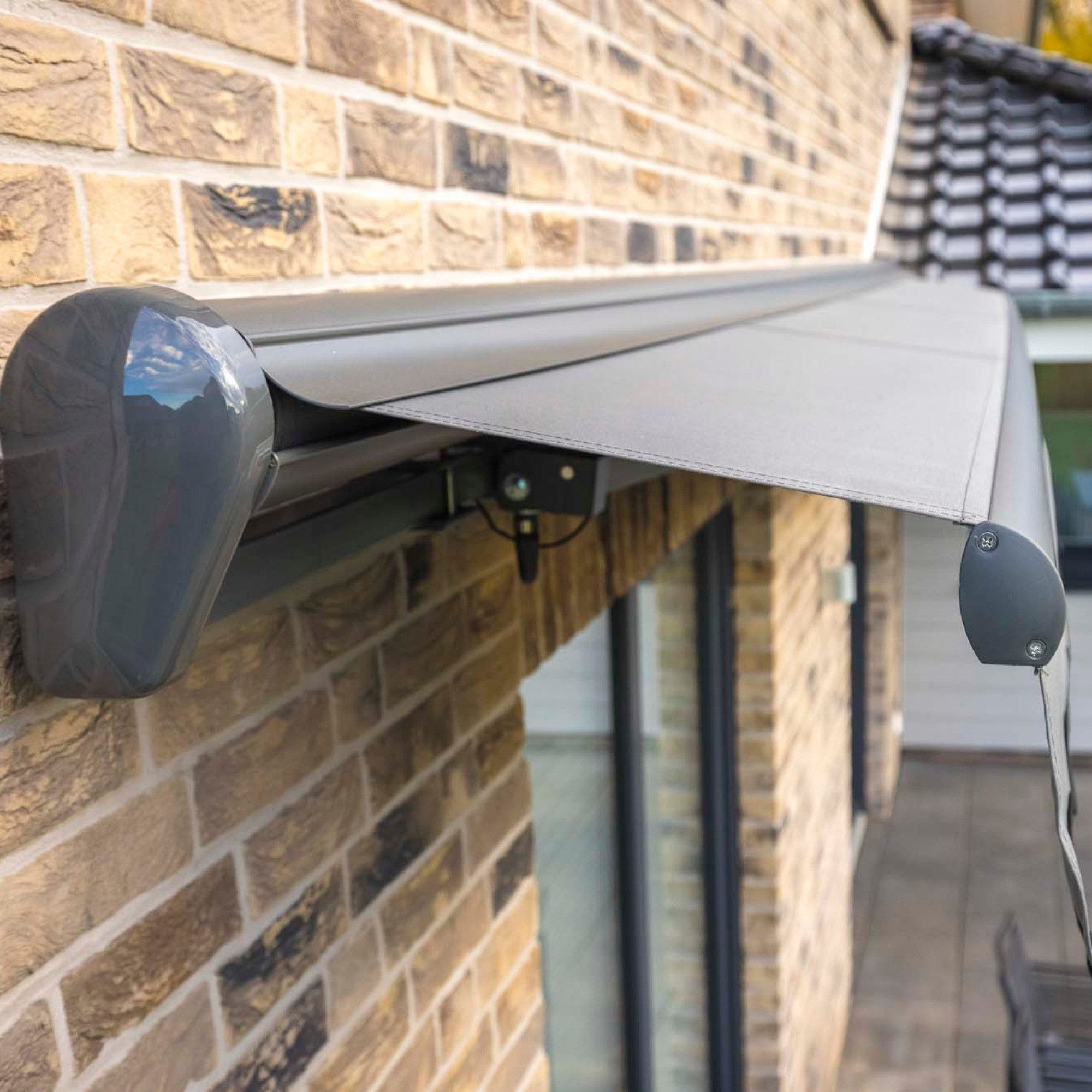 Spettmann Hitzeschutz-Markise Spettmann SUN LED Halbkassettenmarkise 350x250 cm Funkmotor Anthrazit