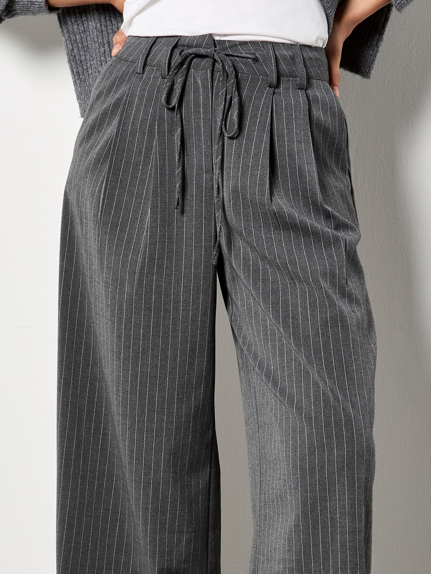 Apricot Stoffhose Bundfaltenhose (mit Bindeband) mit Nadelstreifen