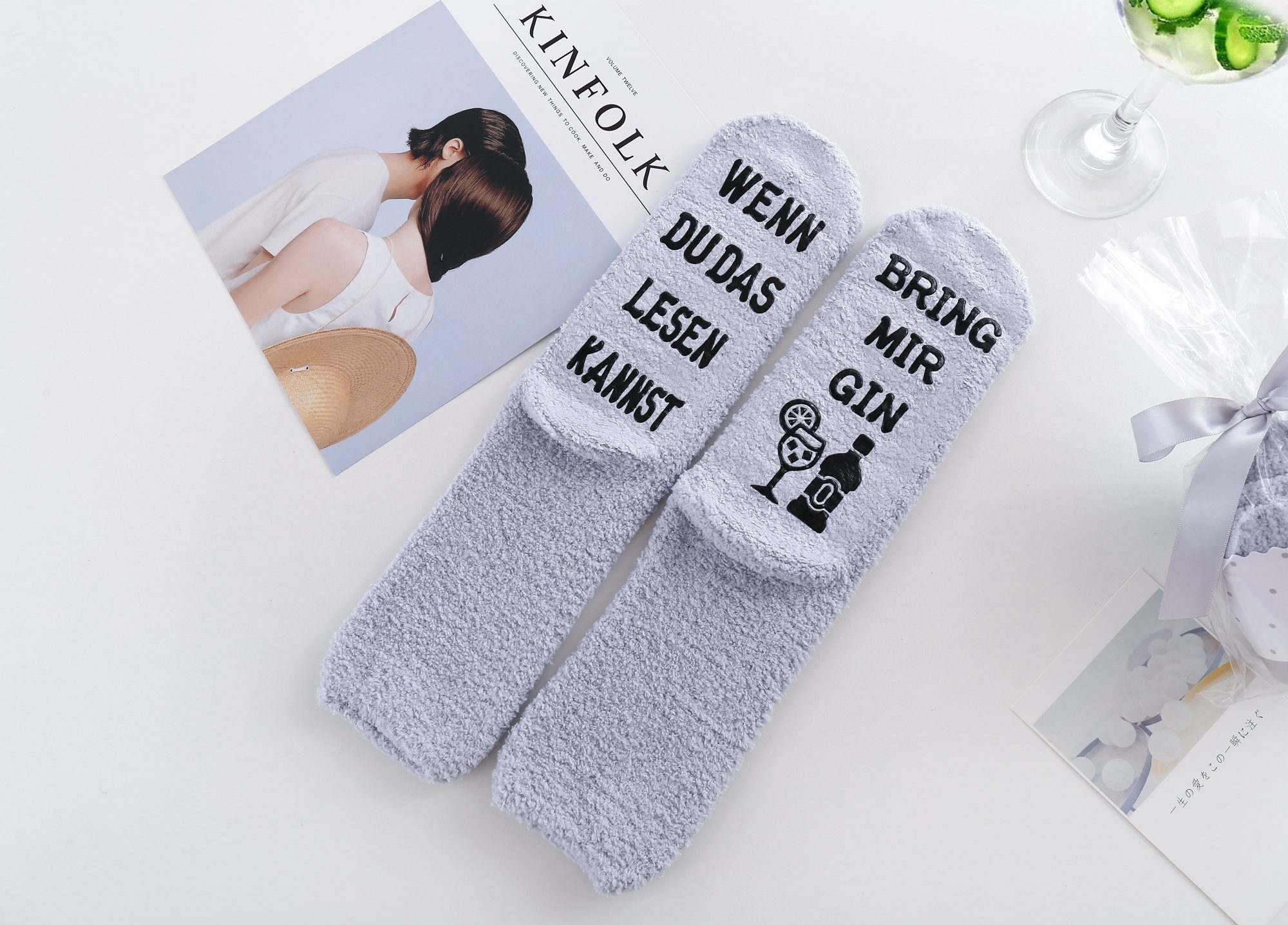 Lucadeau Kuschelsocken mit "bring mir Gin", Geburtstagsgeschenk für Freundin, Frauengeschenk (Cupcake Verpackung, Gr. 36-43) rutschfest, Geschenke für Frauen, Geburtstagsgeschenk, Muttertag