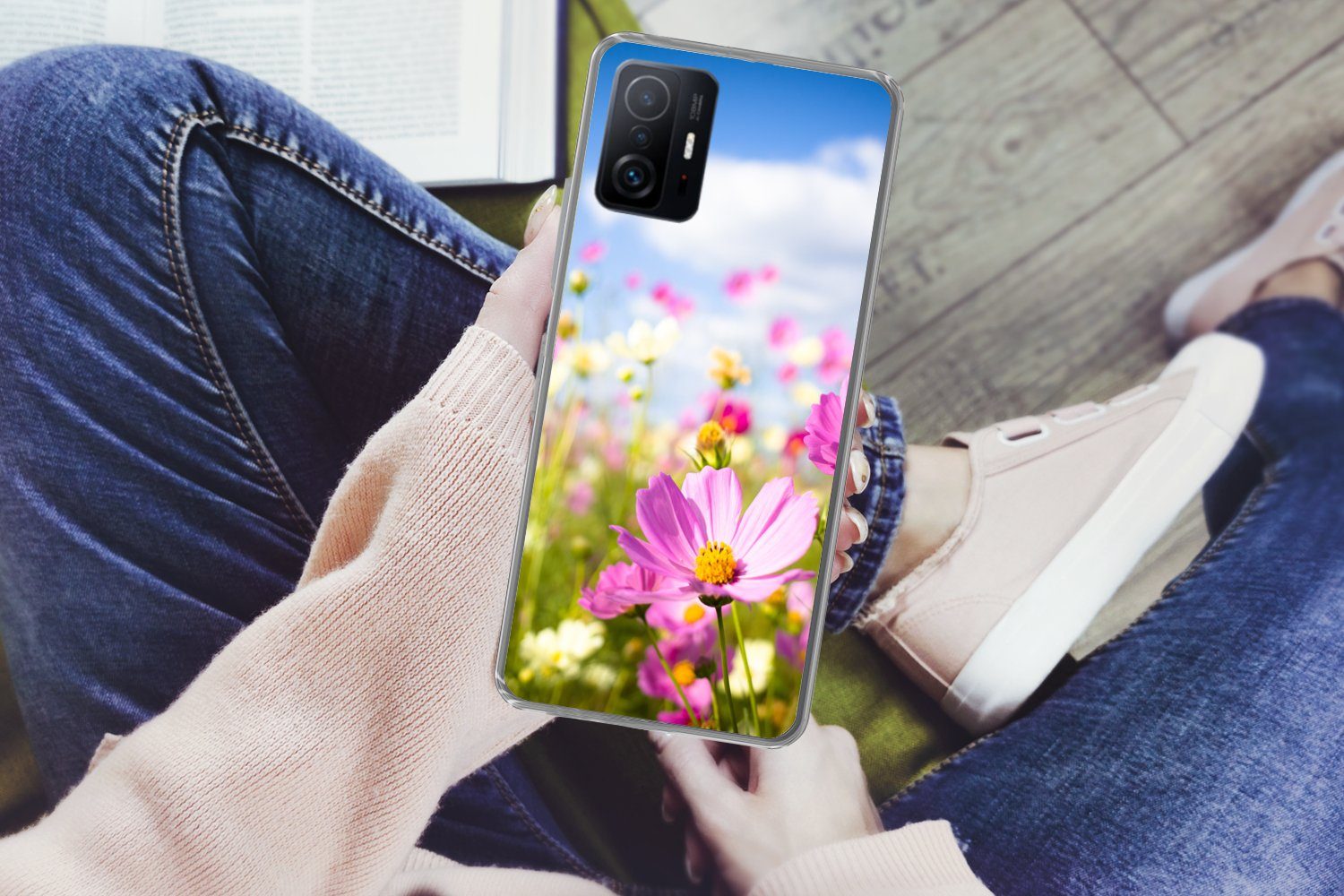 MuchoWow Handyhülle für Xiaomi 11 Lite 5G NE Blumen - Wiese - Lila - Gras - Weiß - Wolken, Phone Case, Silikon, Schutzhülle Dünn